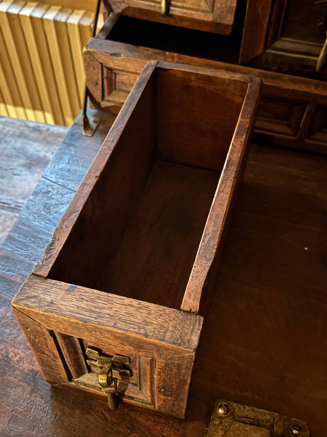Drawer chest / Travel cabinet, late 18th to early 19th century