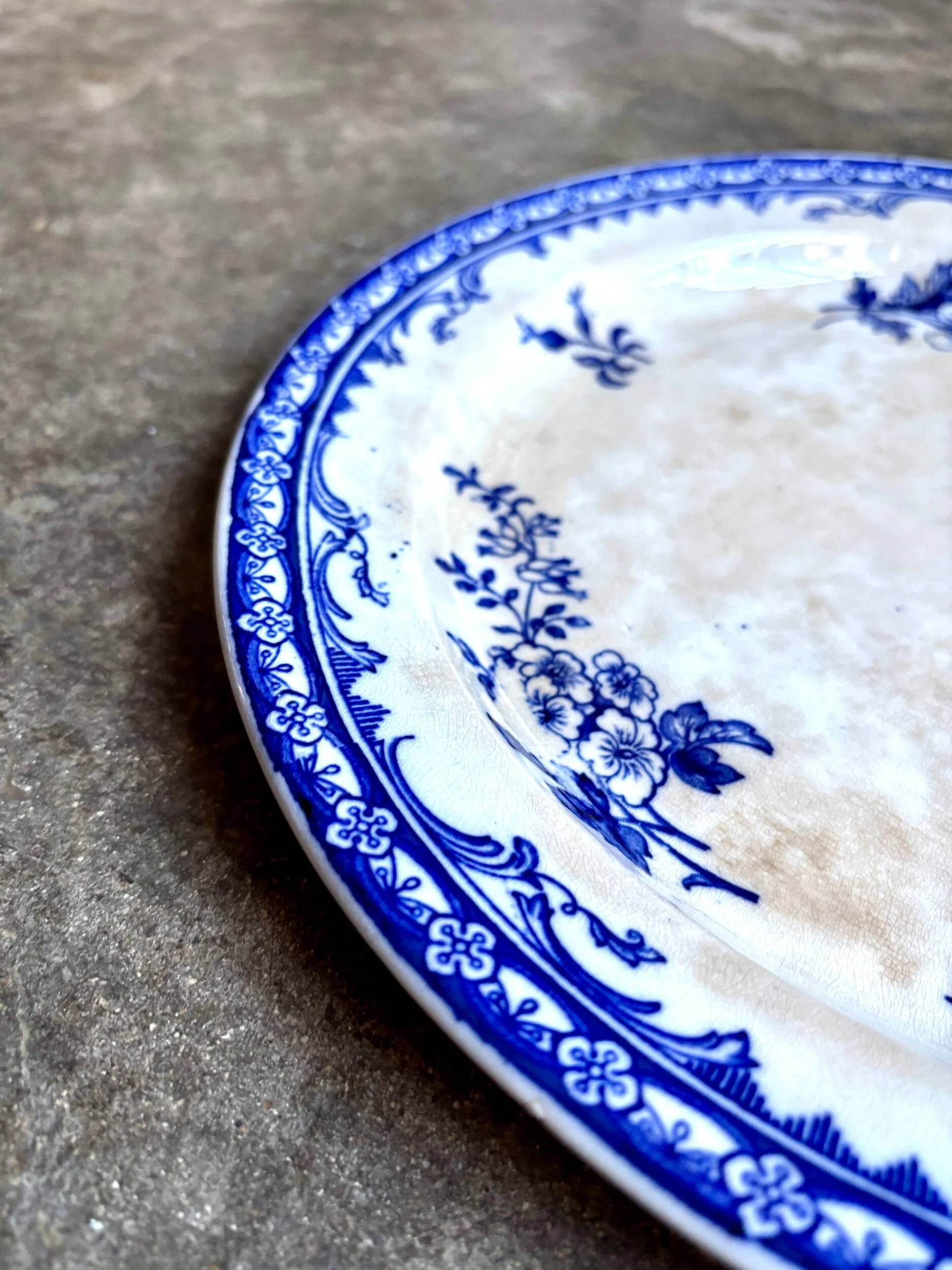 Large round Staffordshire blue ironstone dish