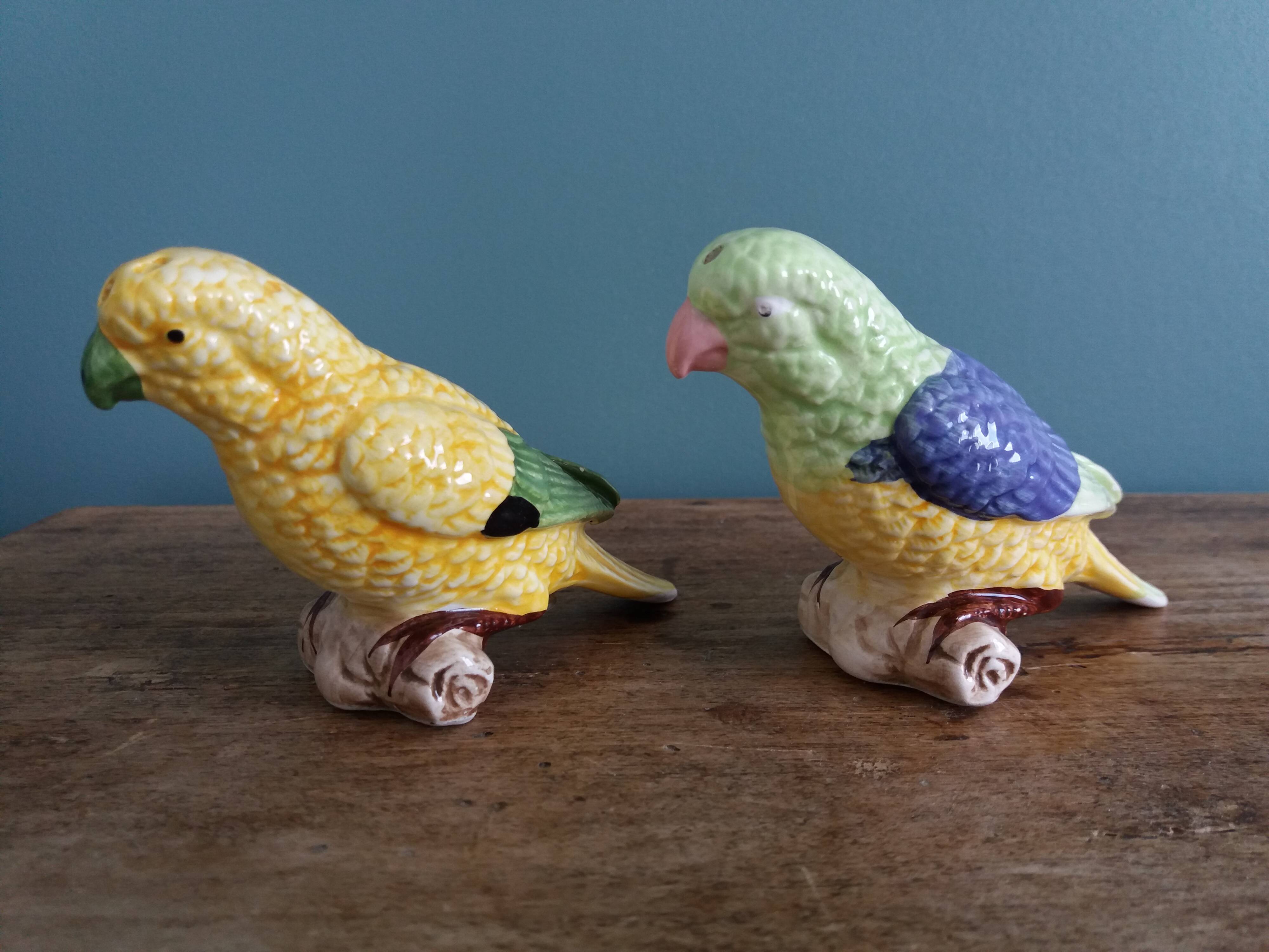 Salt shaker zoomorphic parakeet bird