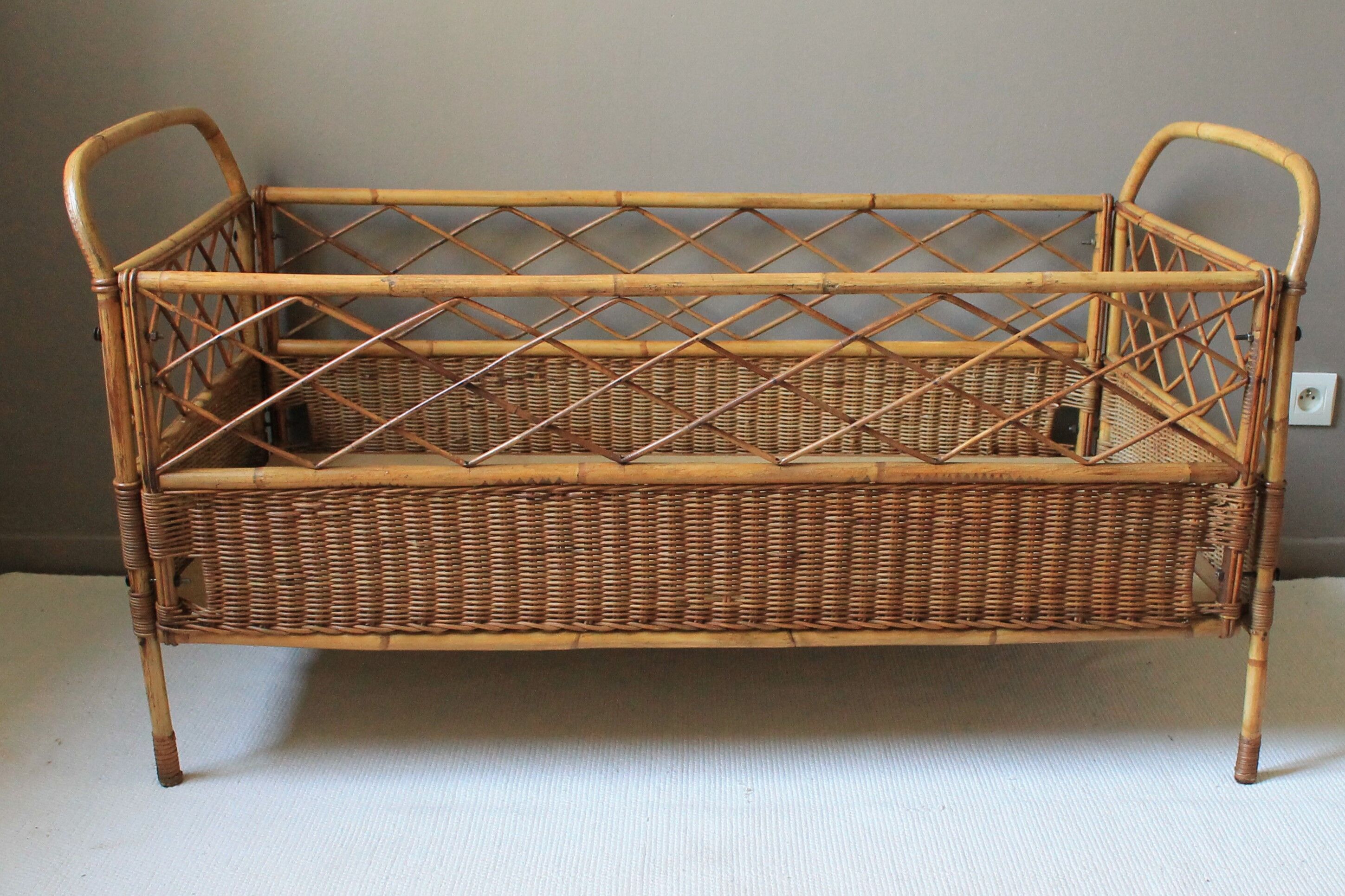 Vintage child ratin bed