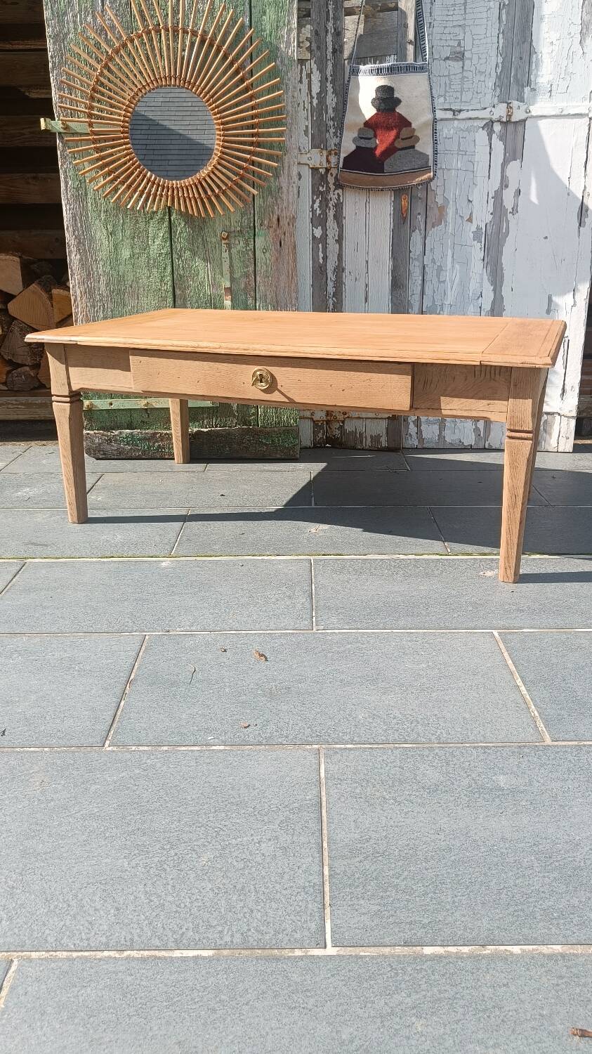 Solid wood coffee table with drawer and original key.