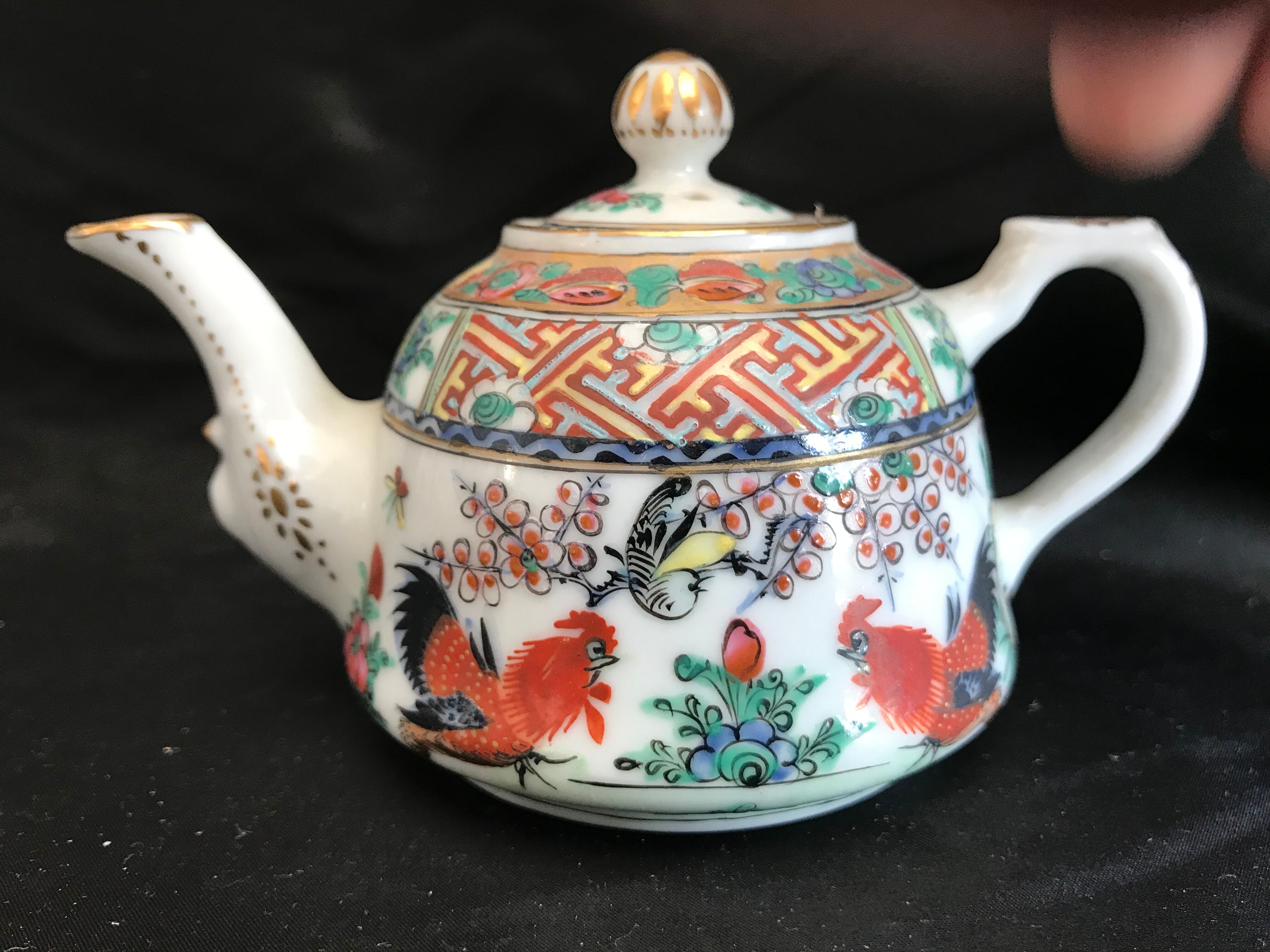 Coffee maker and 4 small bowls - porcelain - roosters and plants - china - mid-20th century