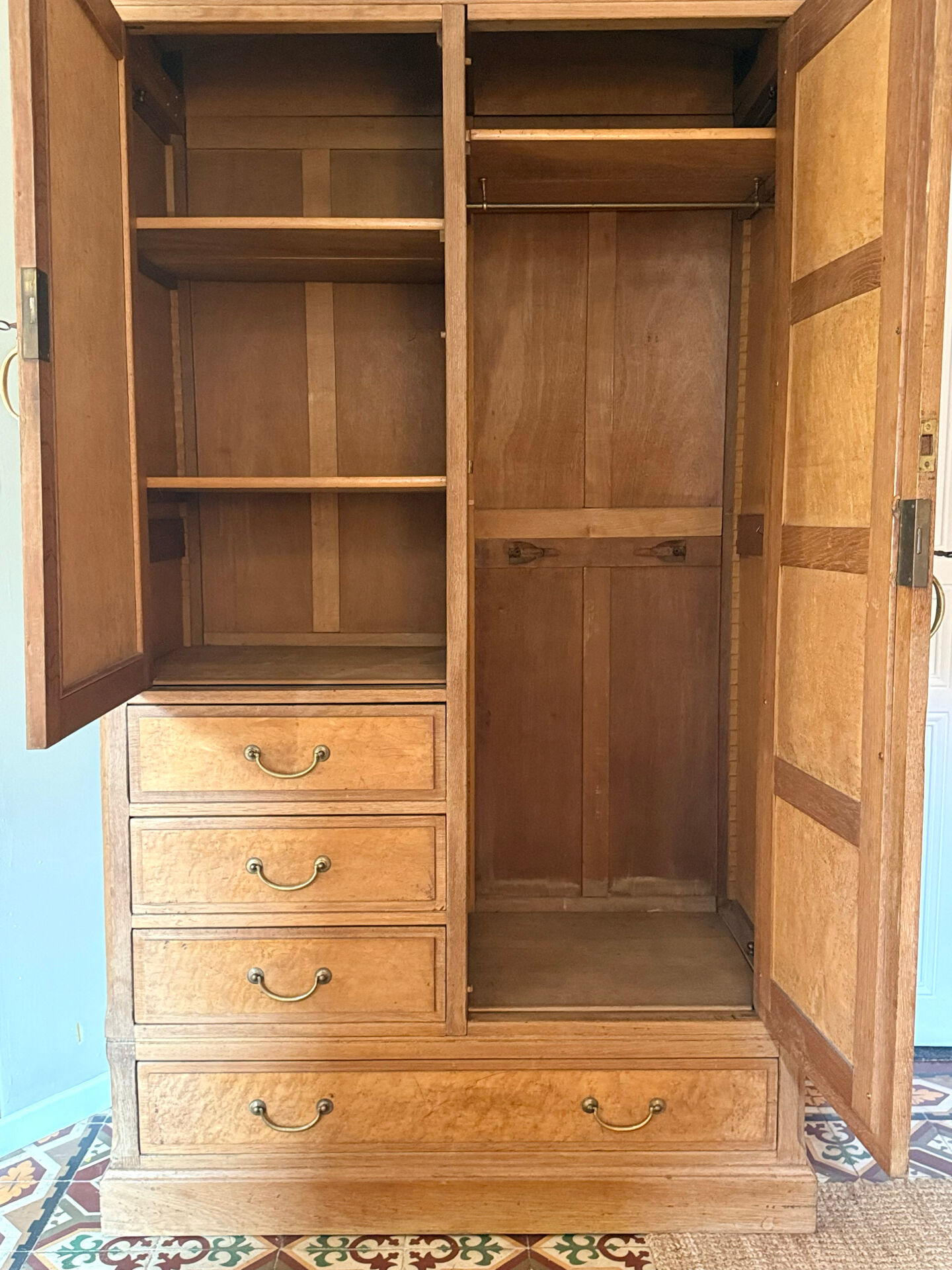 Armoire d’hôtel
