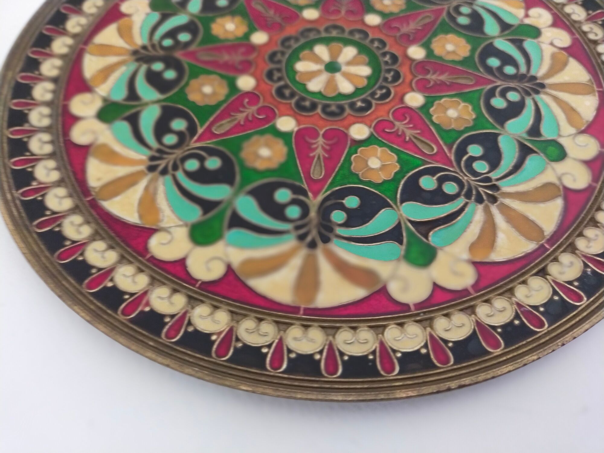 Plate or empty pocket in partitioned copper and vintage enamels
