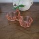 Saleron en verre rose moulé