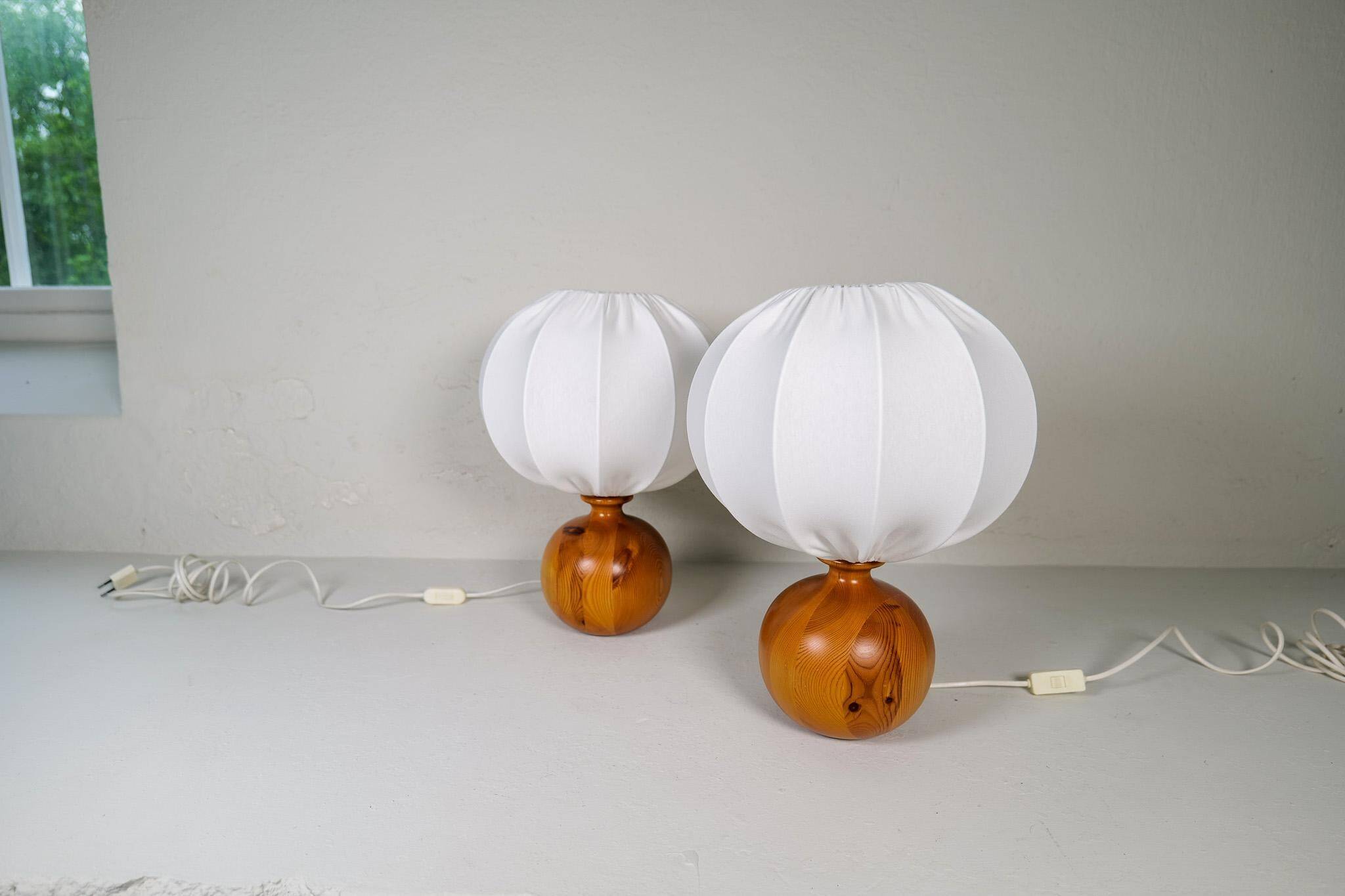 Sculptural modern table lamps from the mid-century in solid pine, Fagerhults Sweden, 1970.