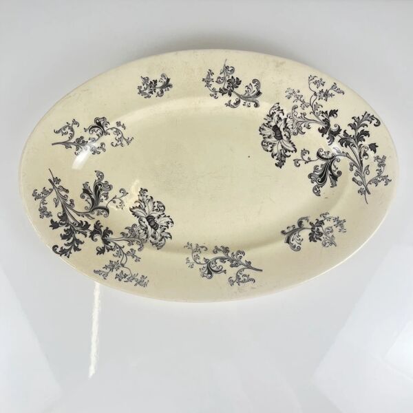 Grand plat ovale terre de fer, modèle ''Damas'' par Sarreguemines, fin XIXe, gris-noir