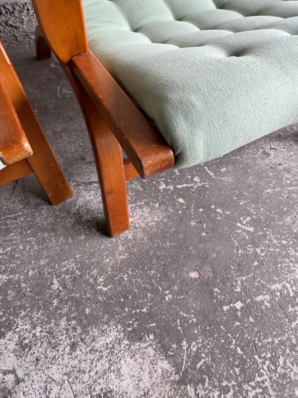 Ensemble de 2 fauteuils lounge vintage vert menthe rembourrés avec cadres en bois couleur miel