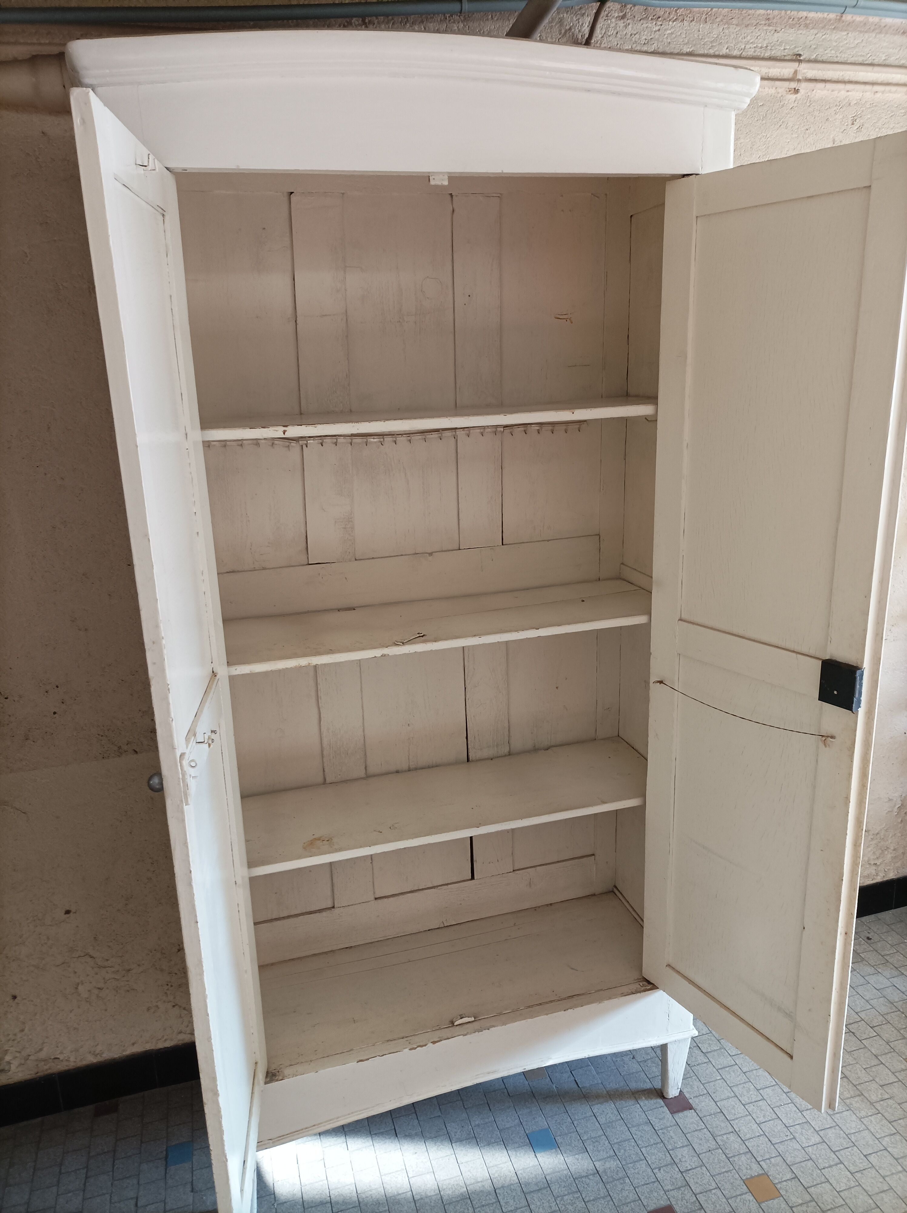 Armoire parisienne