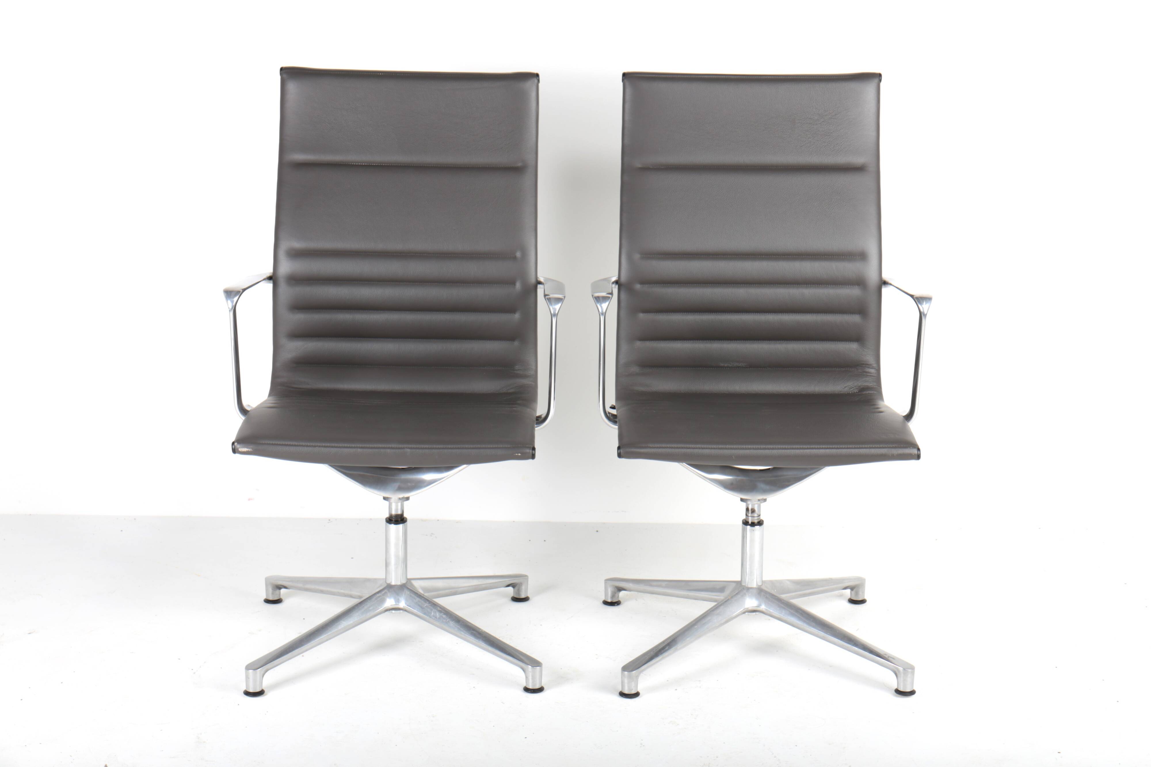 Paire de fauteuils de bureau ICF Una Chair Management
