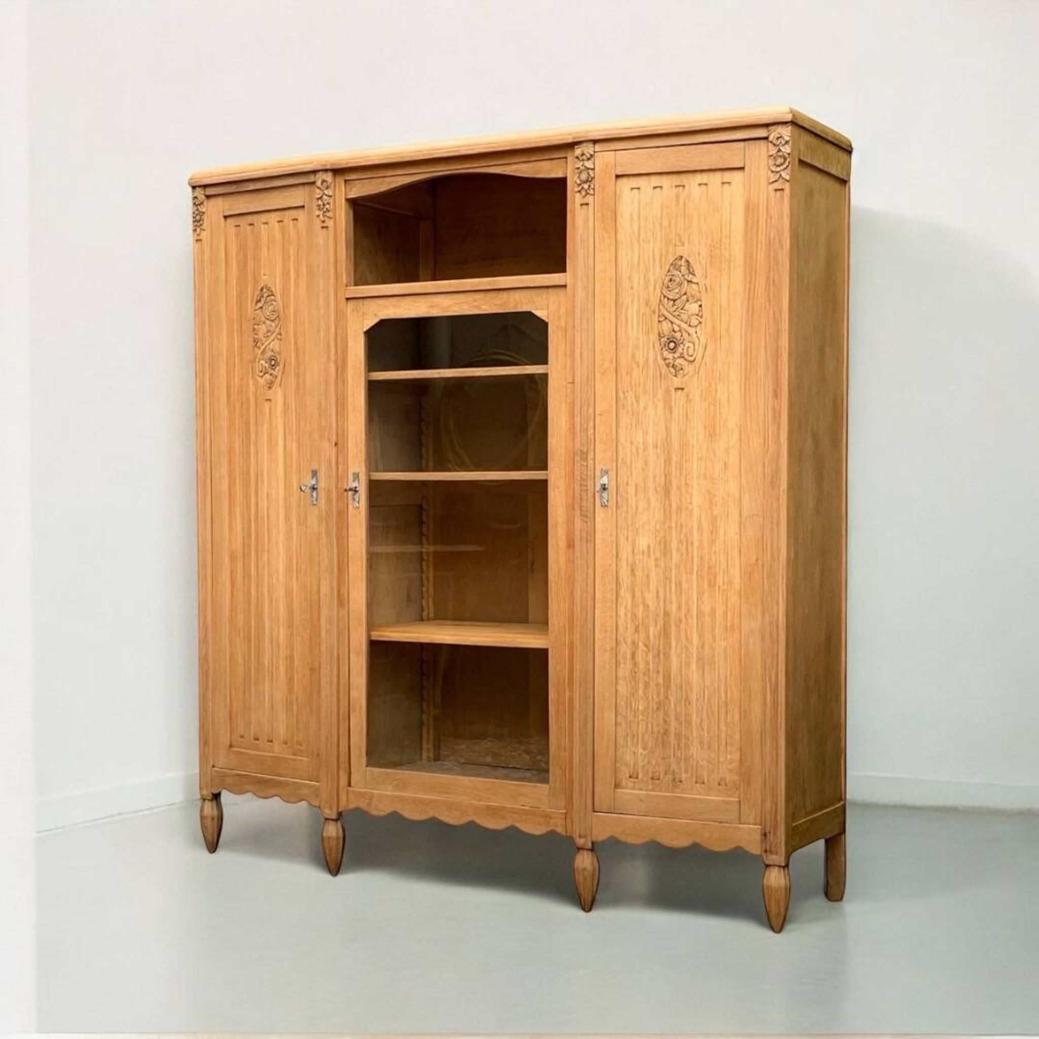 Asymmetrical Art Deco glass-fronted Parisian wardrobe in raw oak, 1930.