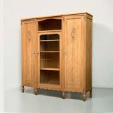 Armoire parisienne vitrée Art Déco asymétrique en chêne brut, 1930