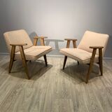 Paire de fauteuils 366, conçus par J. Chierowski