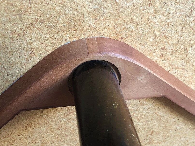 Opal tripod table in graphic glass from the 60s