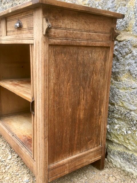 Small Parisian buffet sliding doors