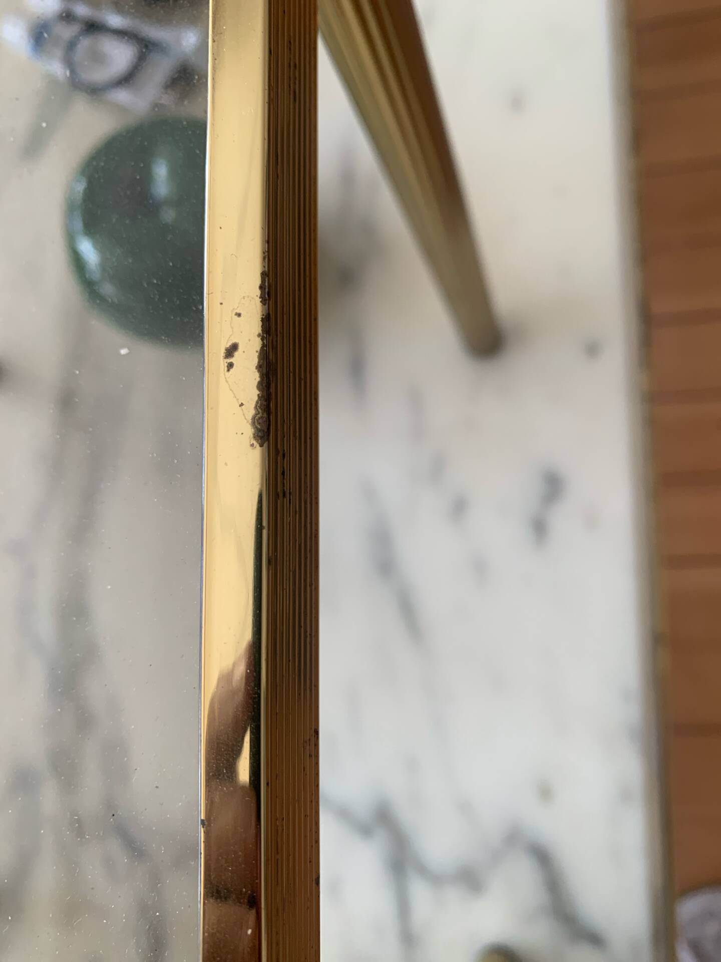 Authentique Table d'Appoint Hollywood Regency — Laiton Patiné et Verre