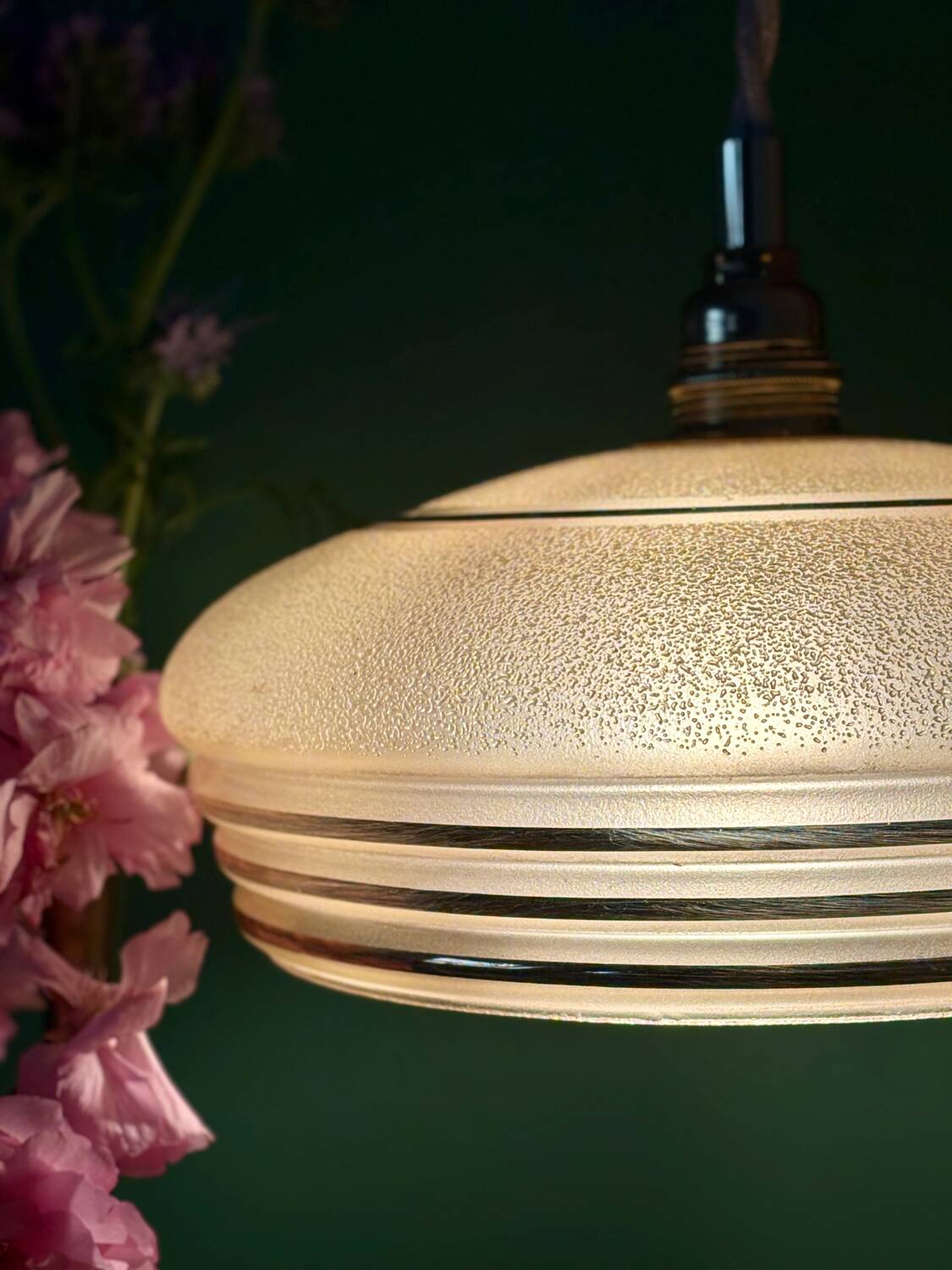 Suspension vintage lampshade in frosted yellow and gold glass