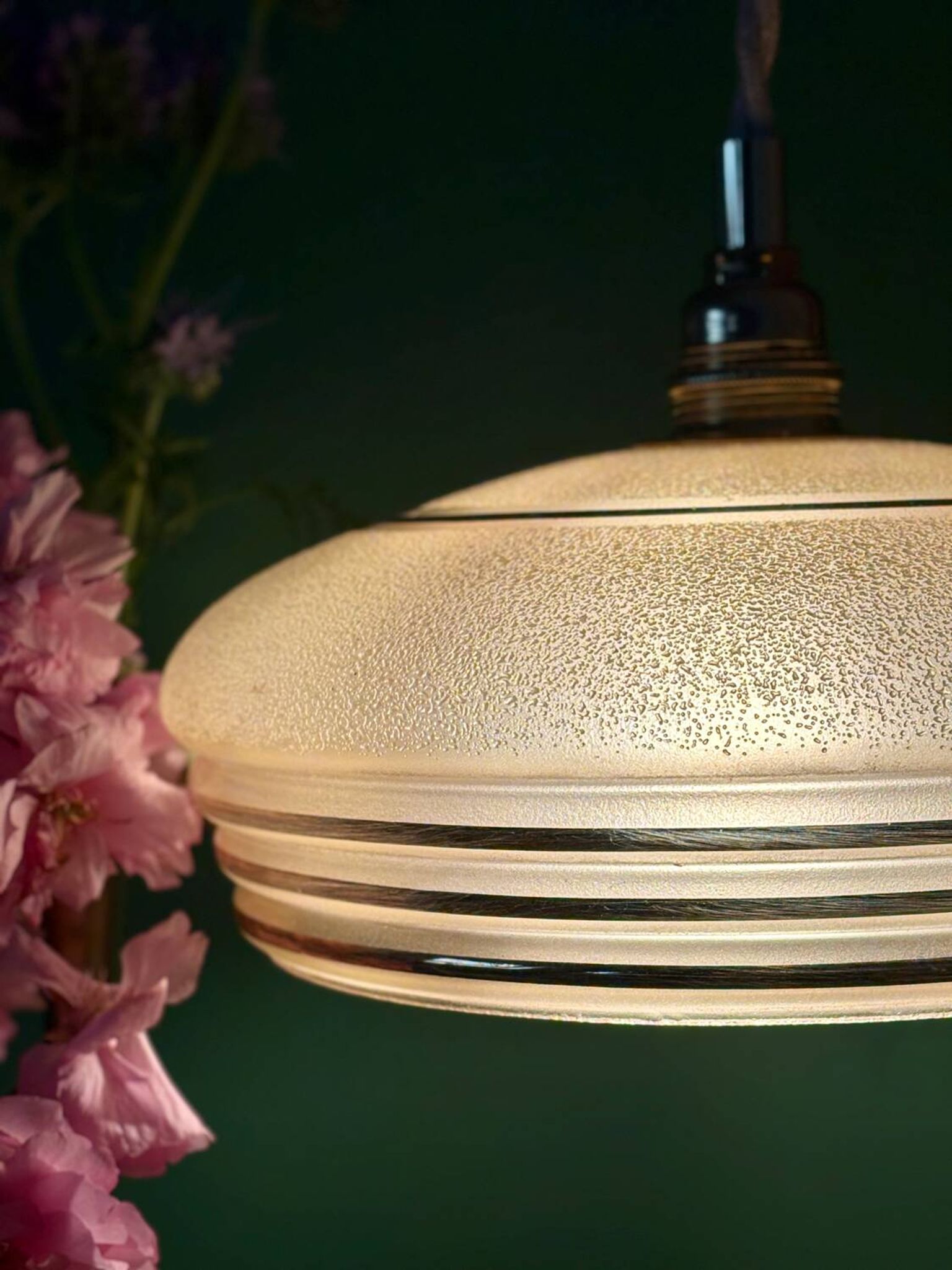 Suspension vintage lampshade in frosted yellow and gold glass