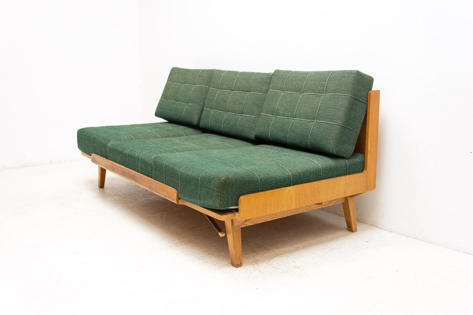 Canapé-lit pliant du milieu du siècle par Drevotvar, années 1970, Tchécoslovaquie