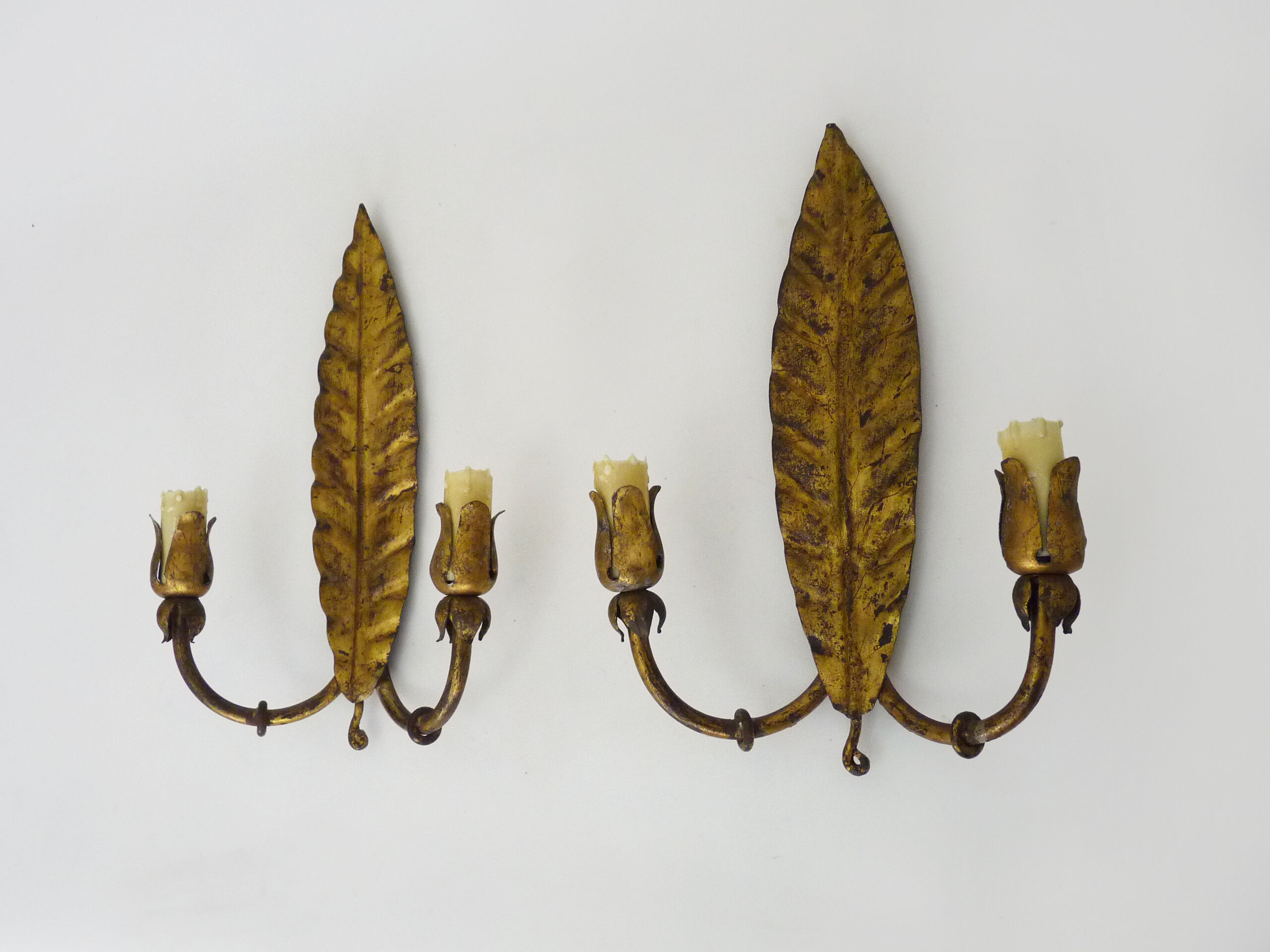 Paire d'appliques murales feuillage en métal doré