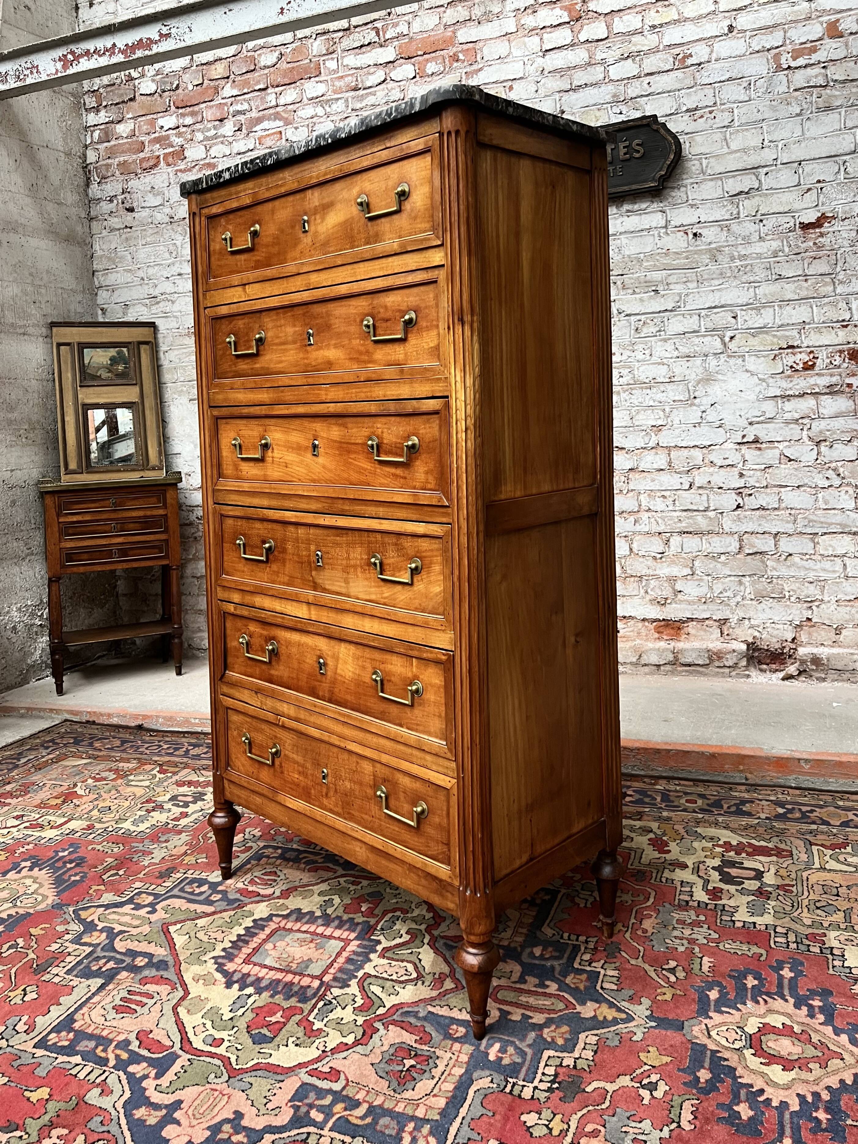 Chiffonnier en acajou d’époque Louis XVI XVIII eme siècle