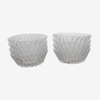 8 chiselled glass cups