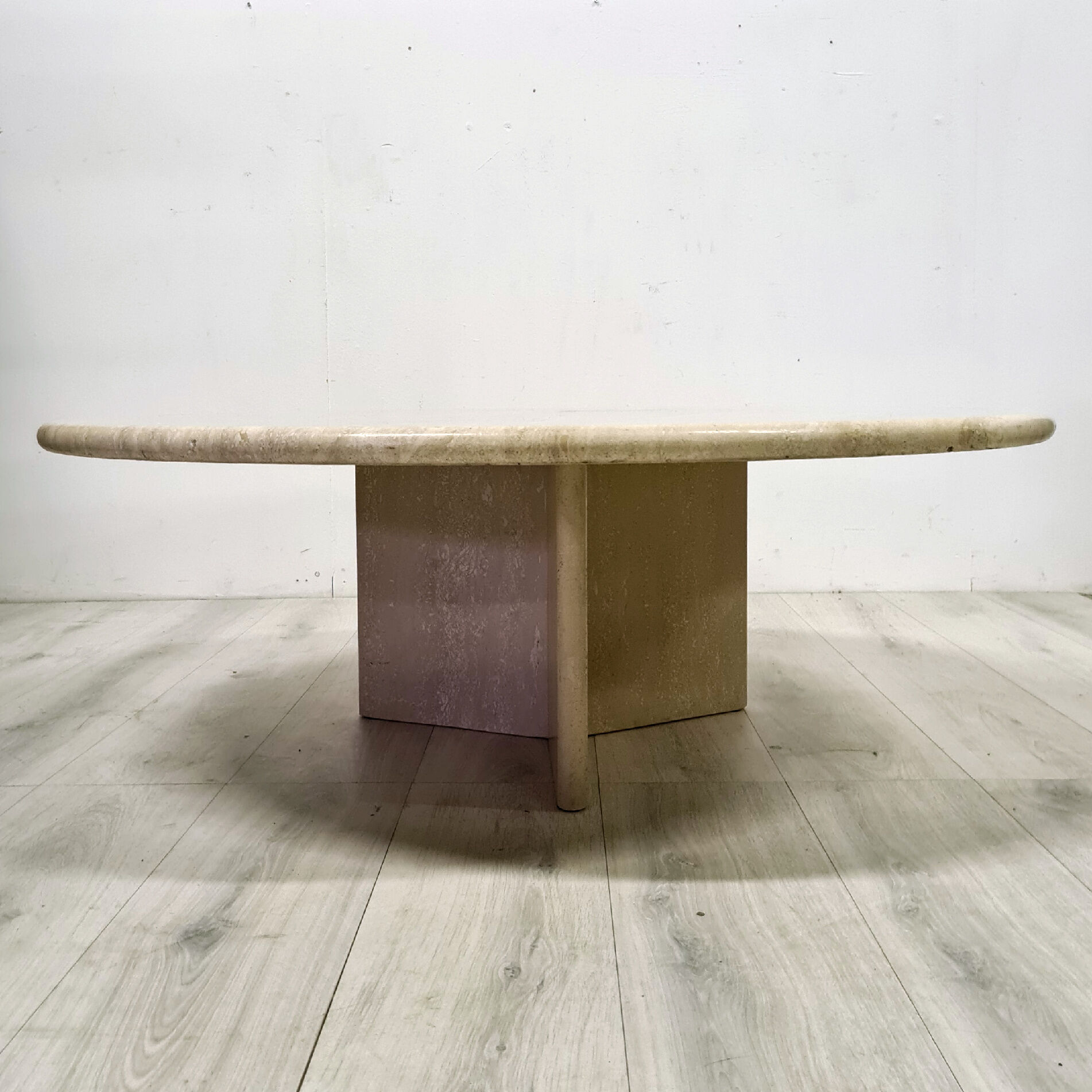 Round travertine coffee table, Italy 1970s