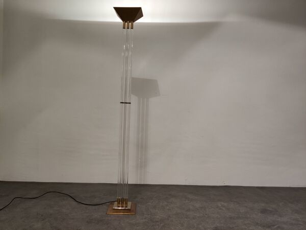 Lampadaire en laiton vintage et lucite, années 1970