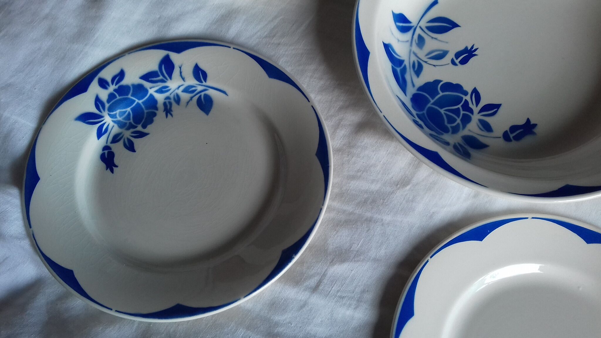 Service Corsica Digoin Sarreguemines 6 assiettes plates et un plat creux bleu