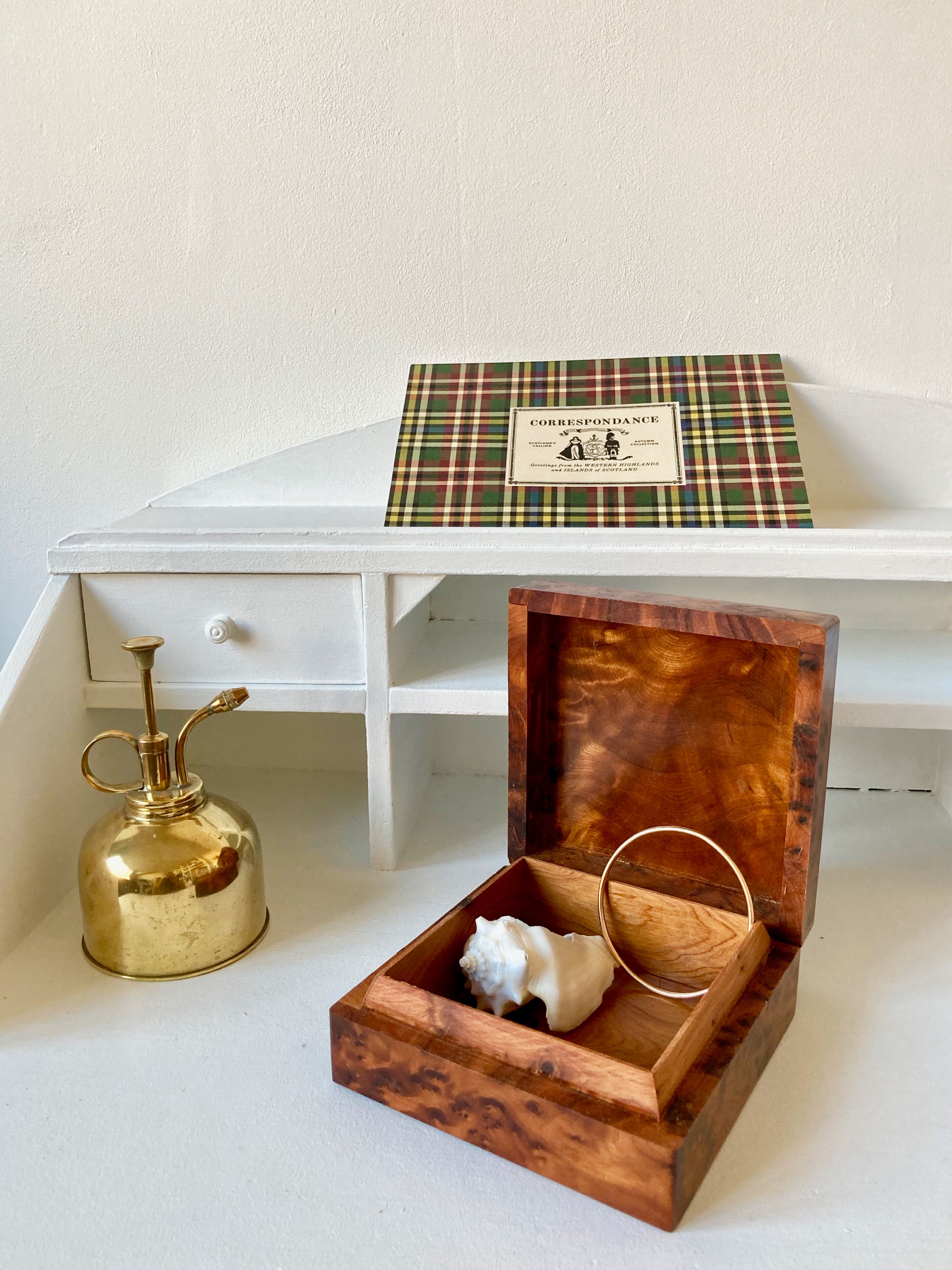 Magnifying glass wooden box