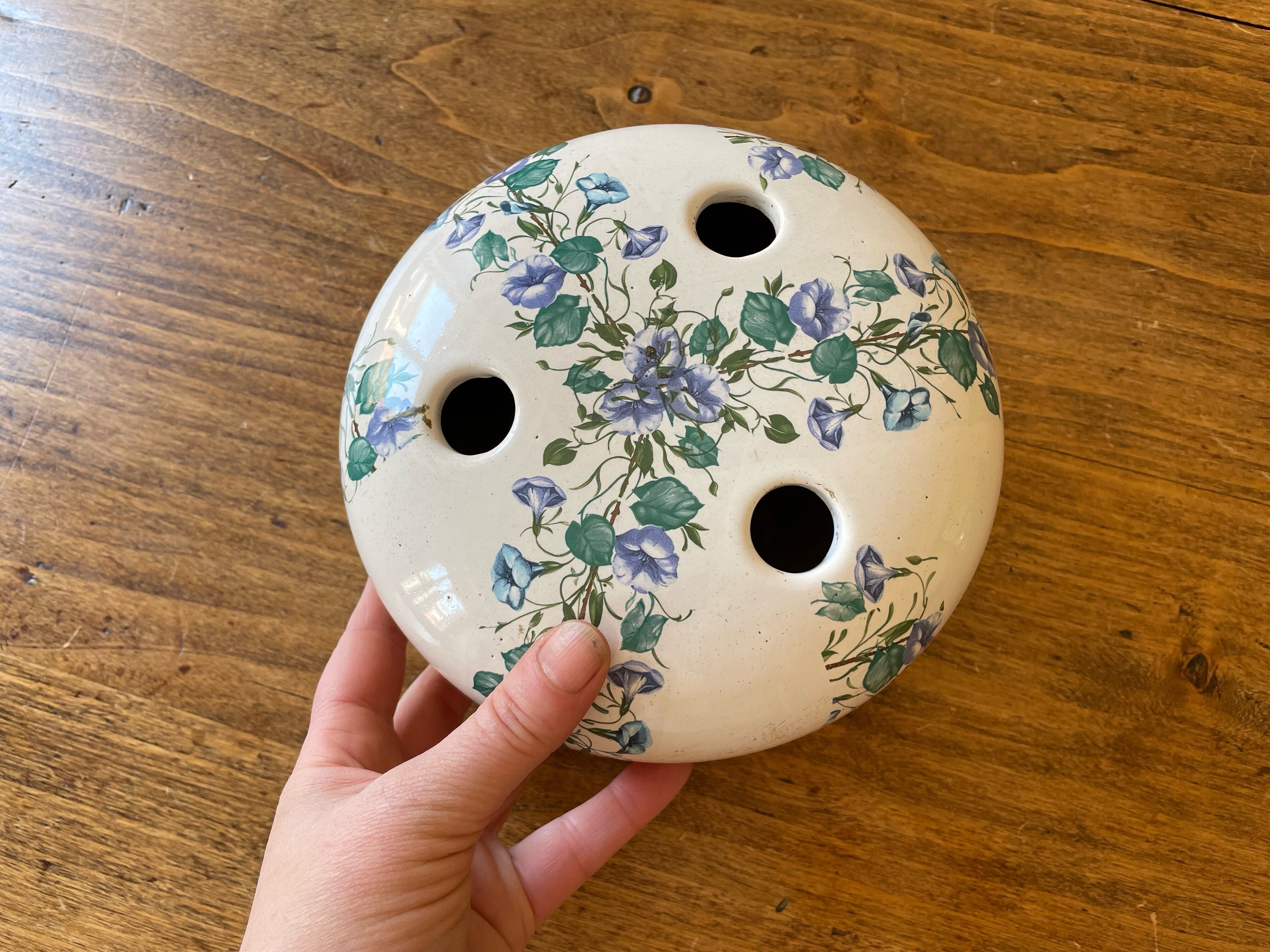 Ceramic flower pique