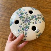 Ceramic flower pique