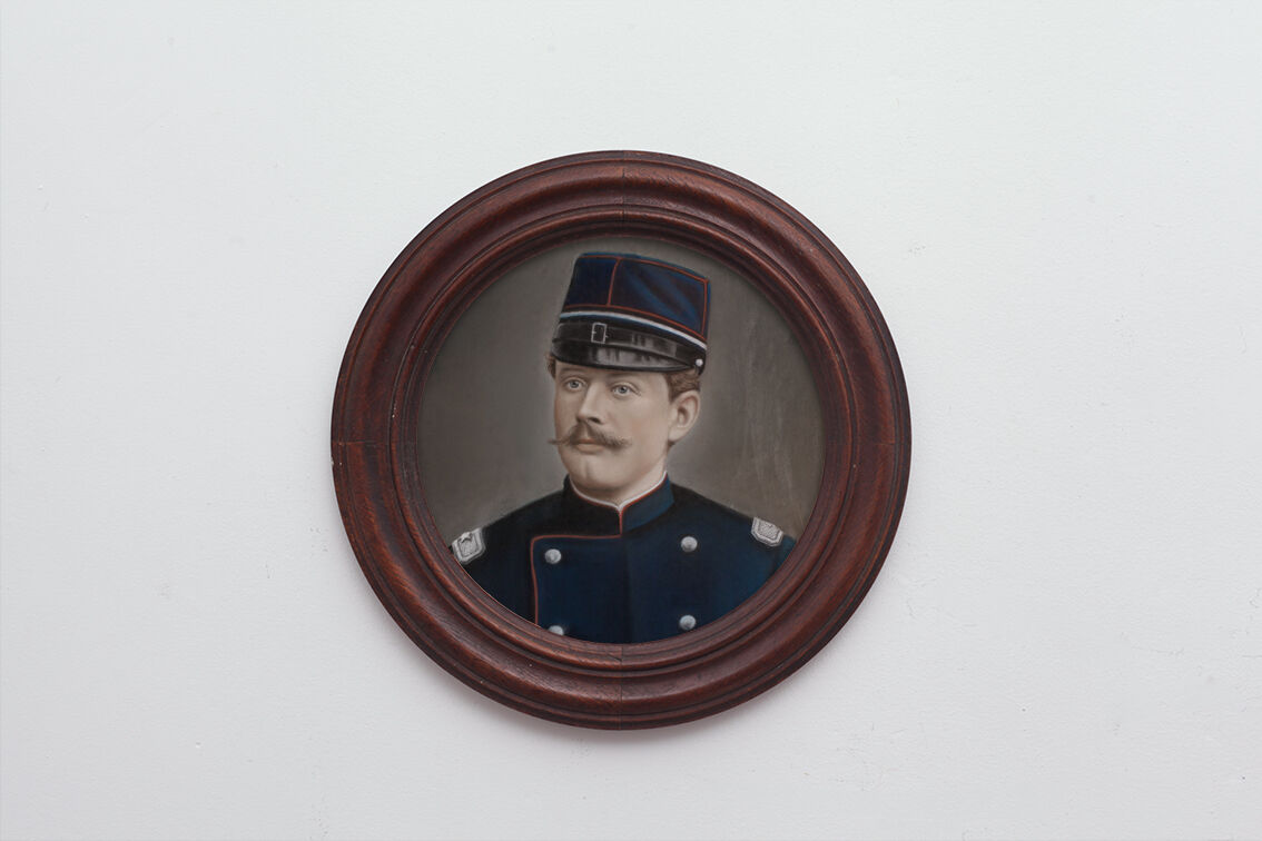 Portrait man in frame round wood