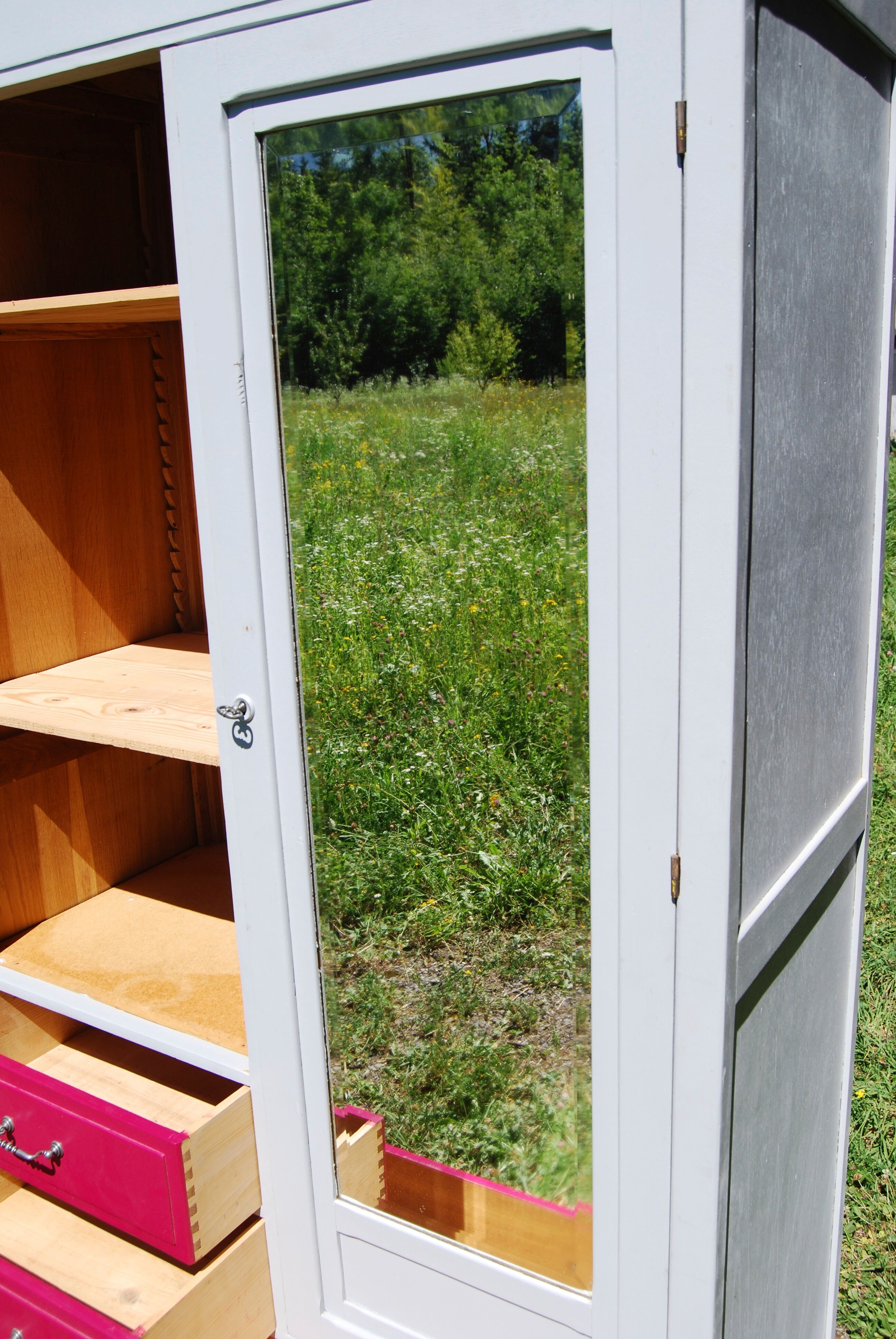 Wardrobe with drawers. 208x116x55cm