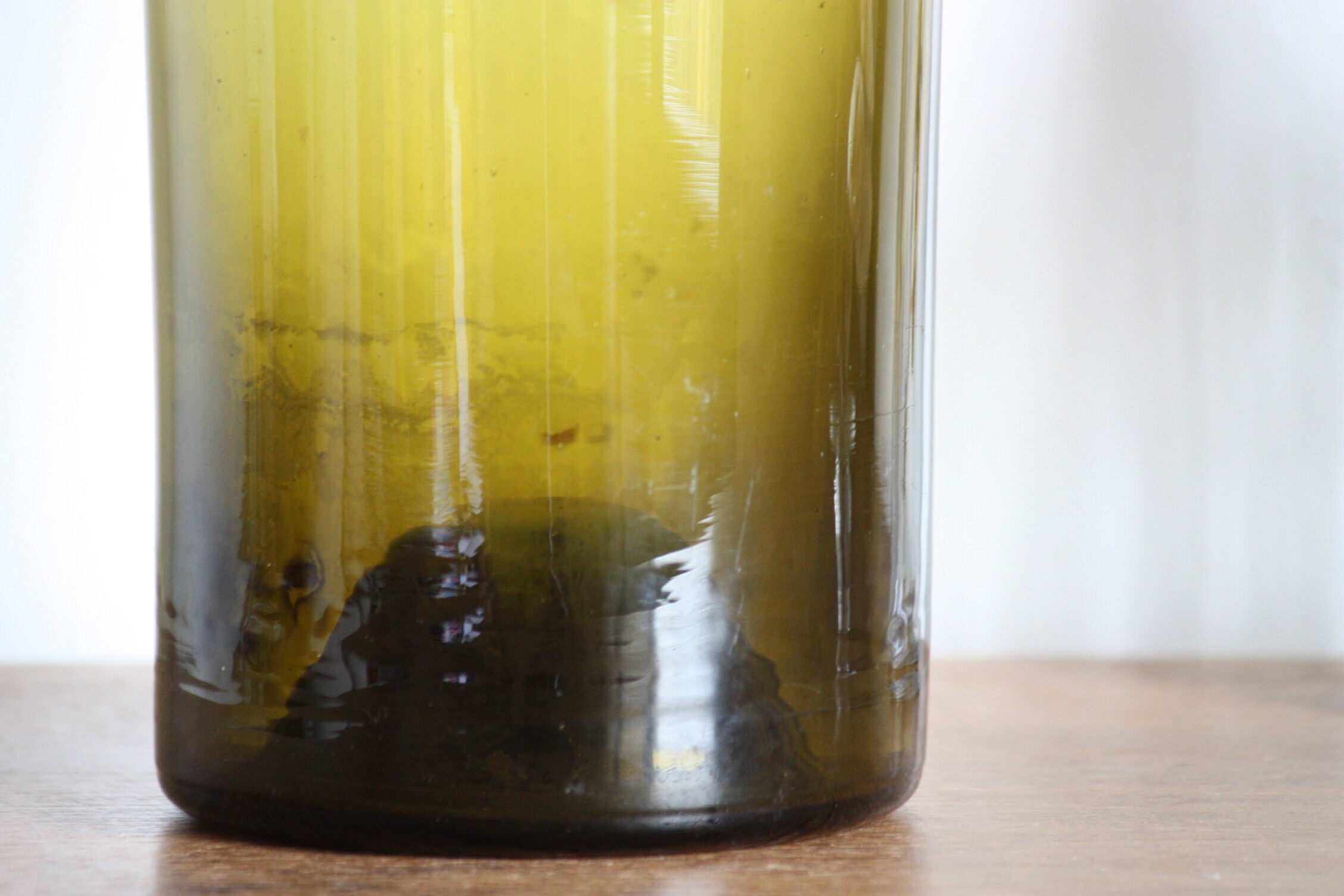 Grand model glass bottle