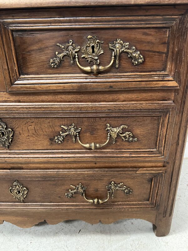 Commode de style Louis XIV en chêne massif XVIII siècle