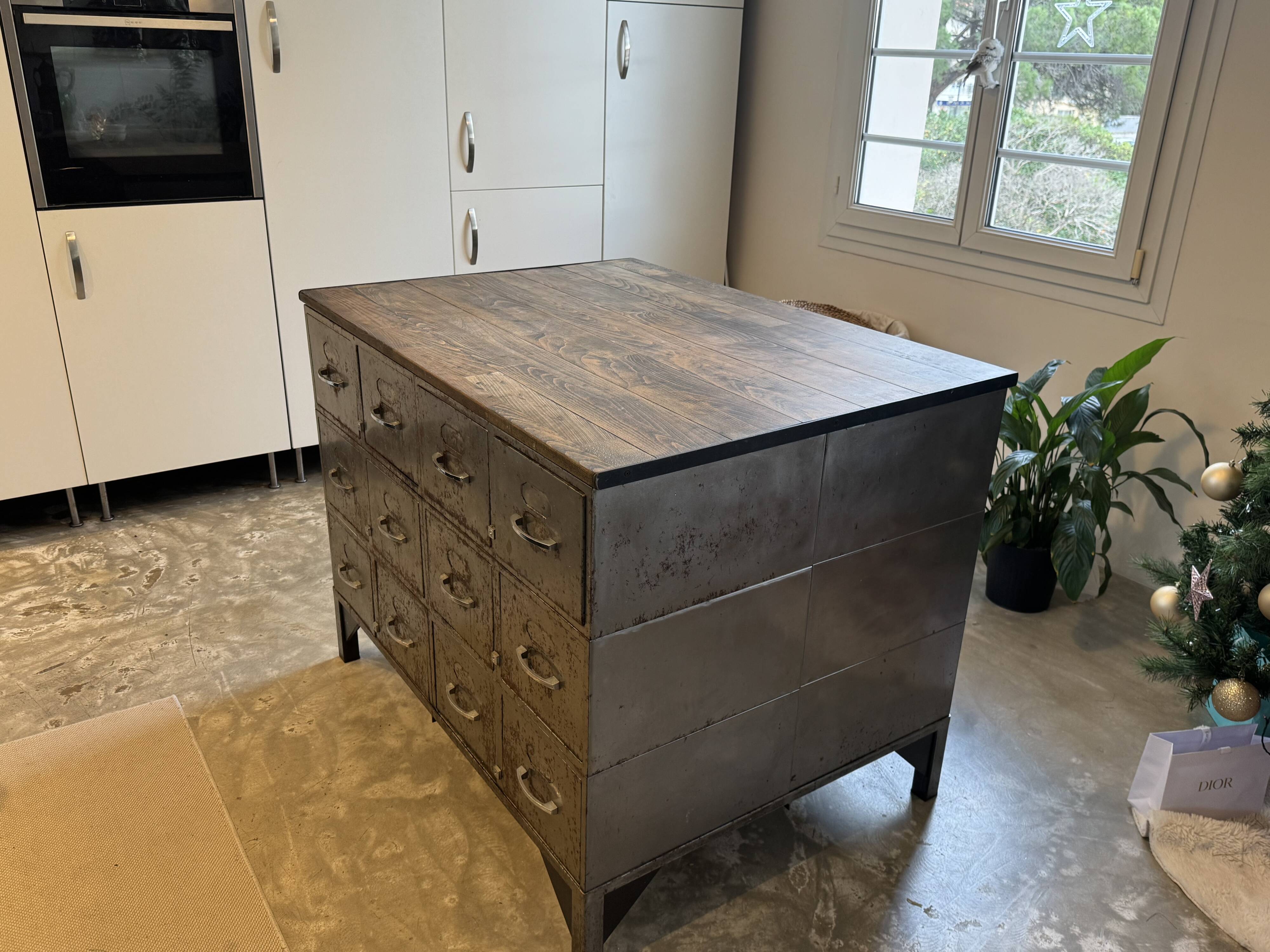 Meuble de métier en métal