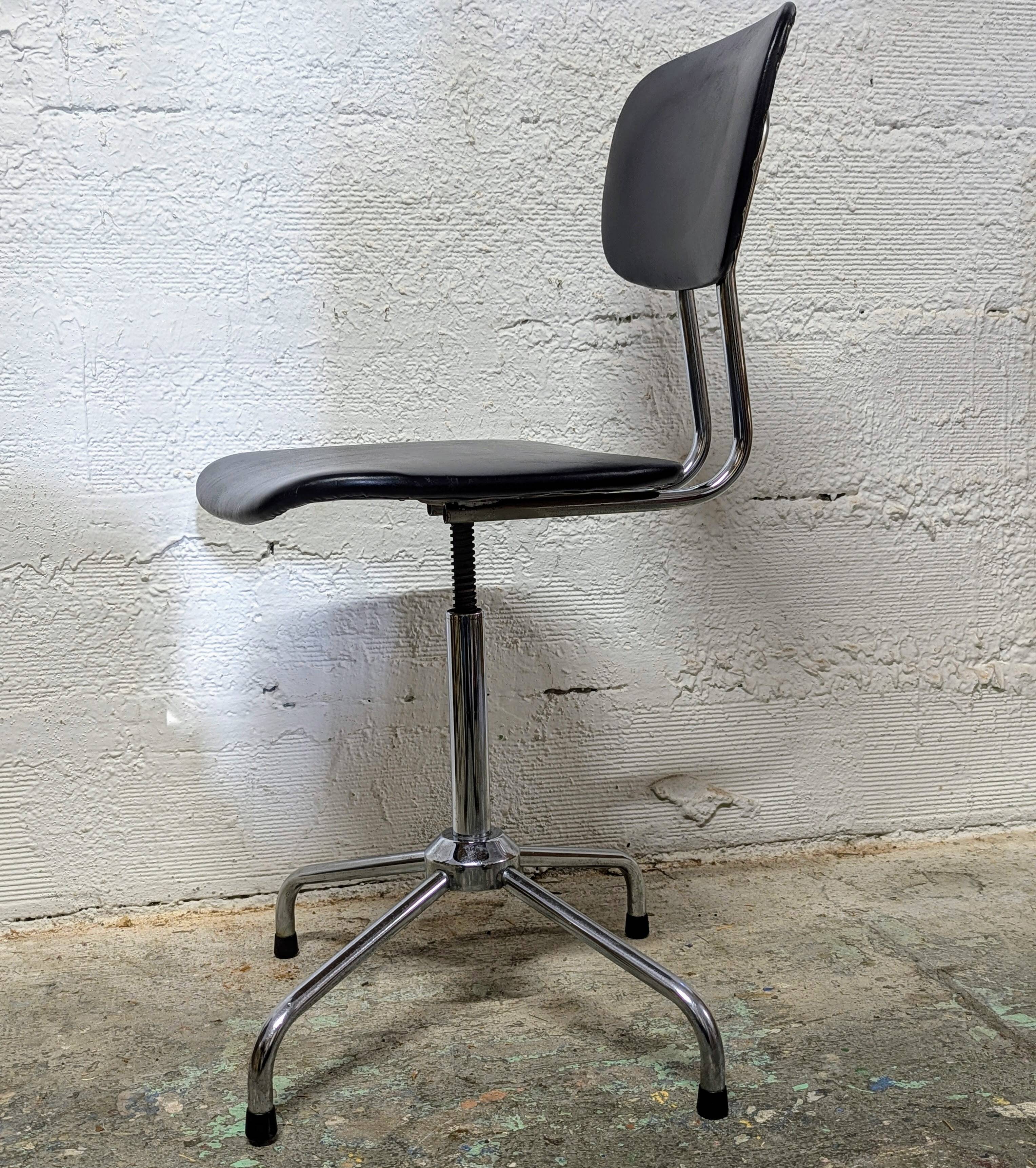 Vintage workshop chair with star base