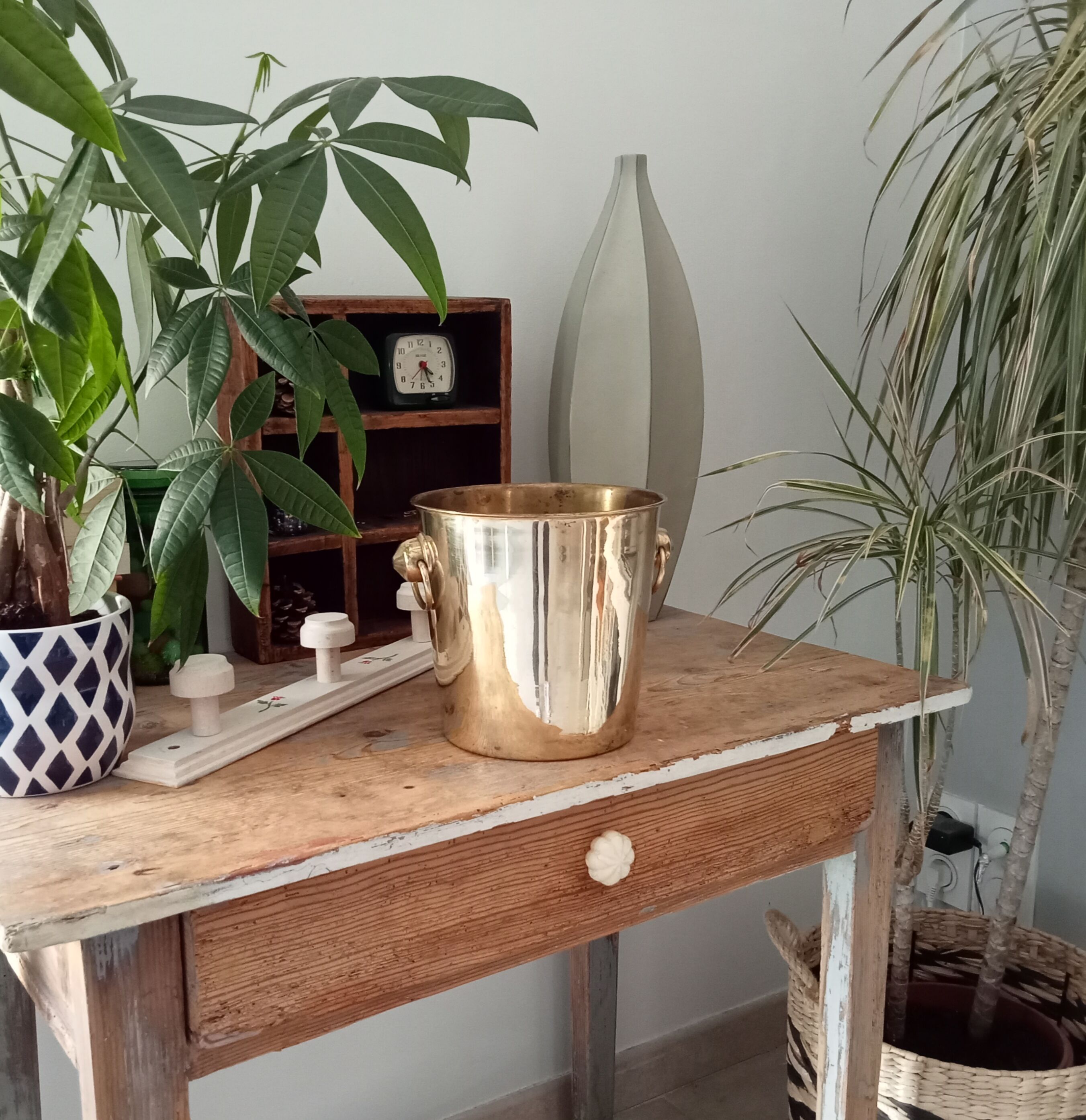 Champagne bucket in solid golden brass