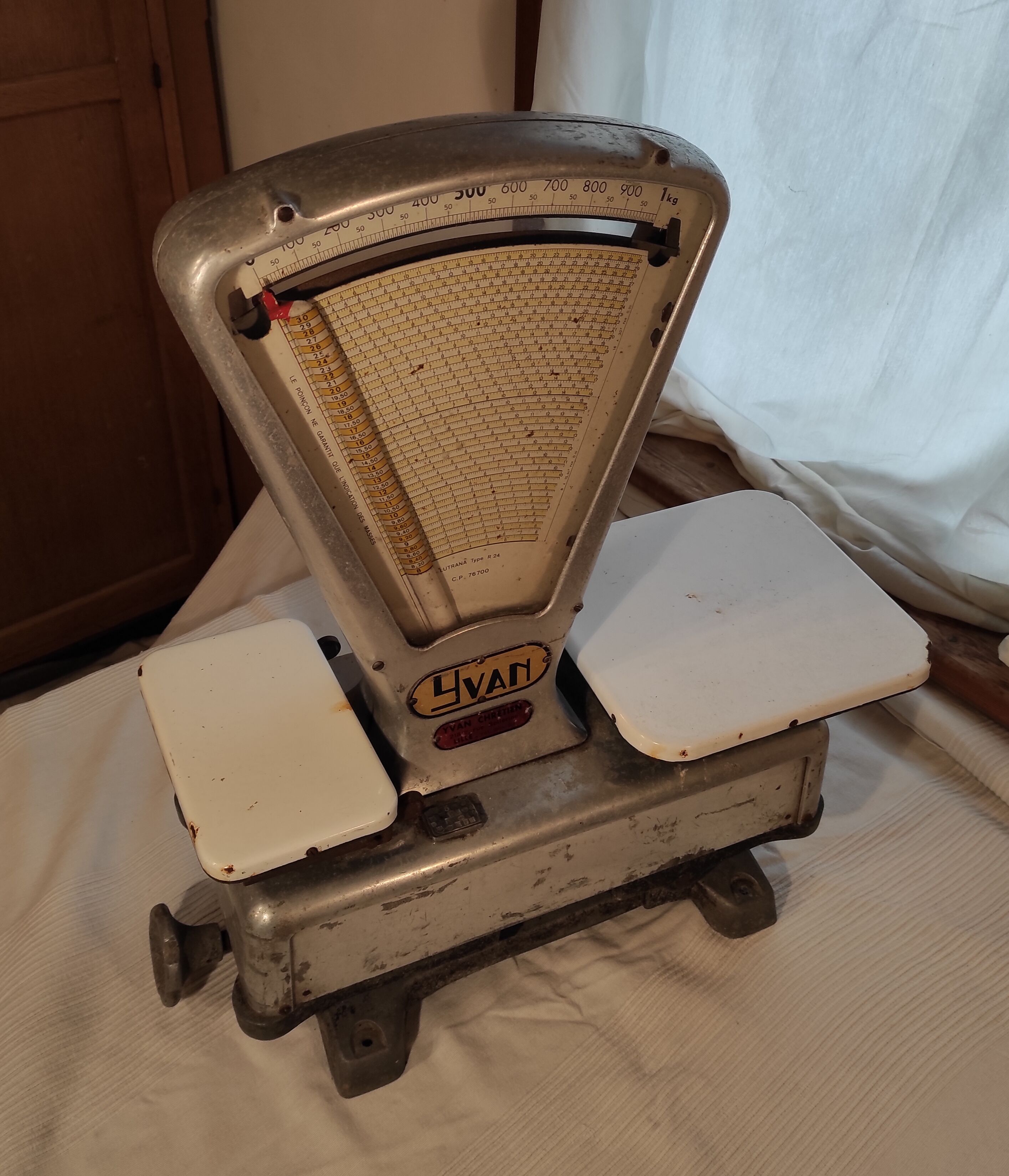 Old scale 1960 in aluminum