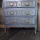 Commode patinée style Louis XV