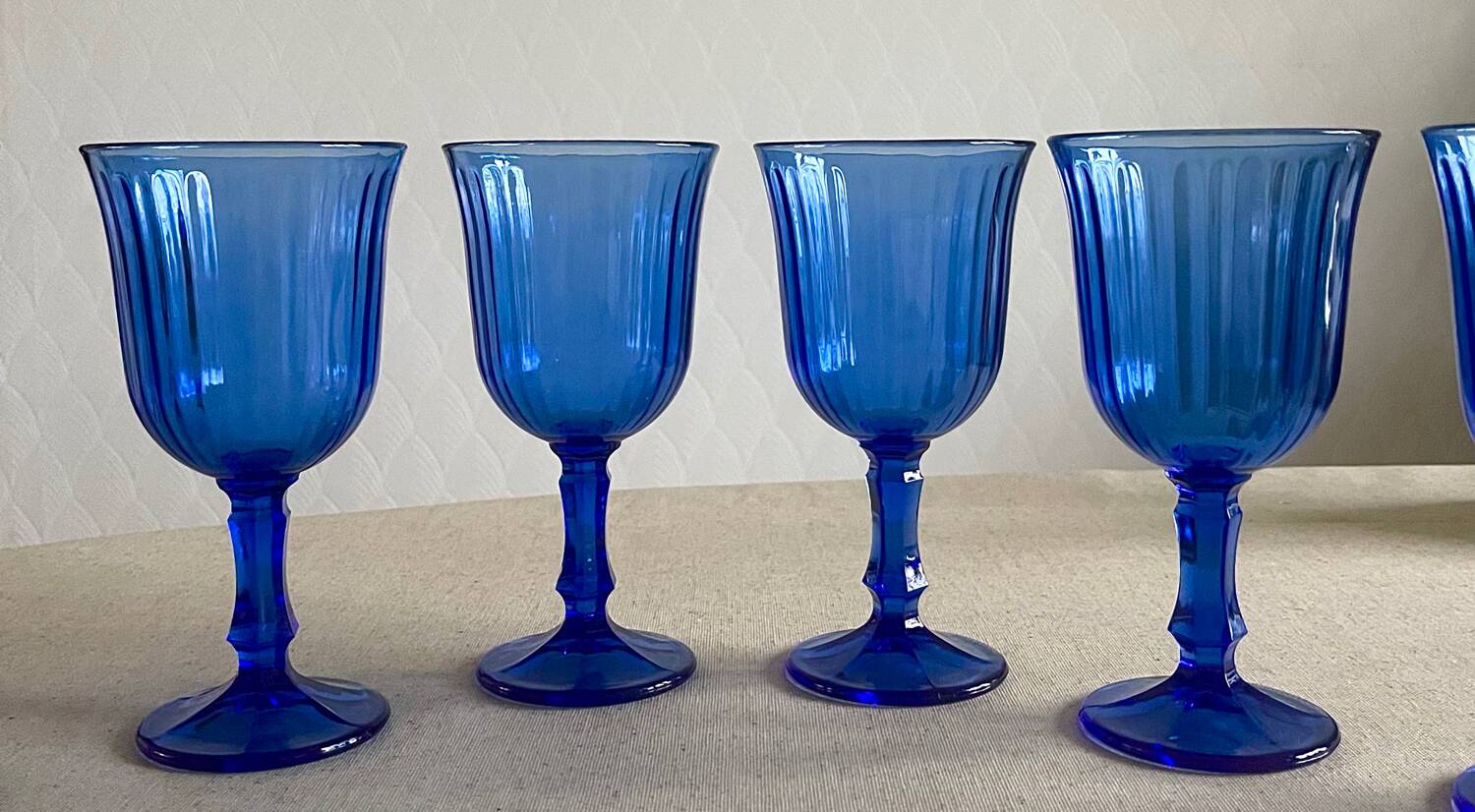 6 verres sur pieds , vintage 1980.