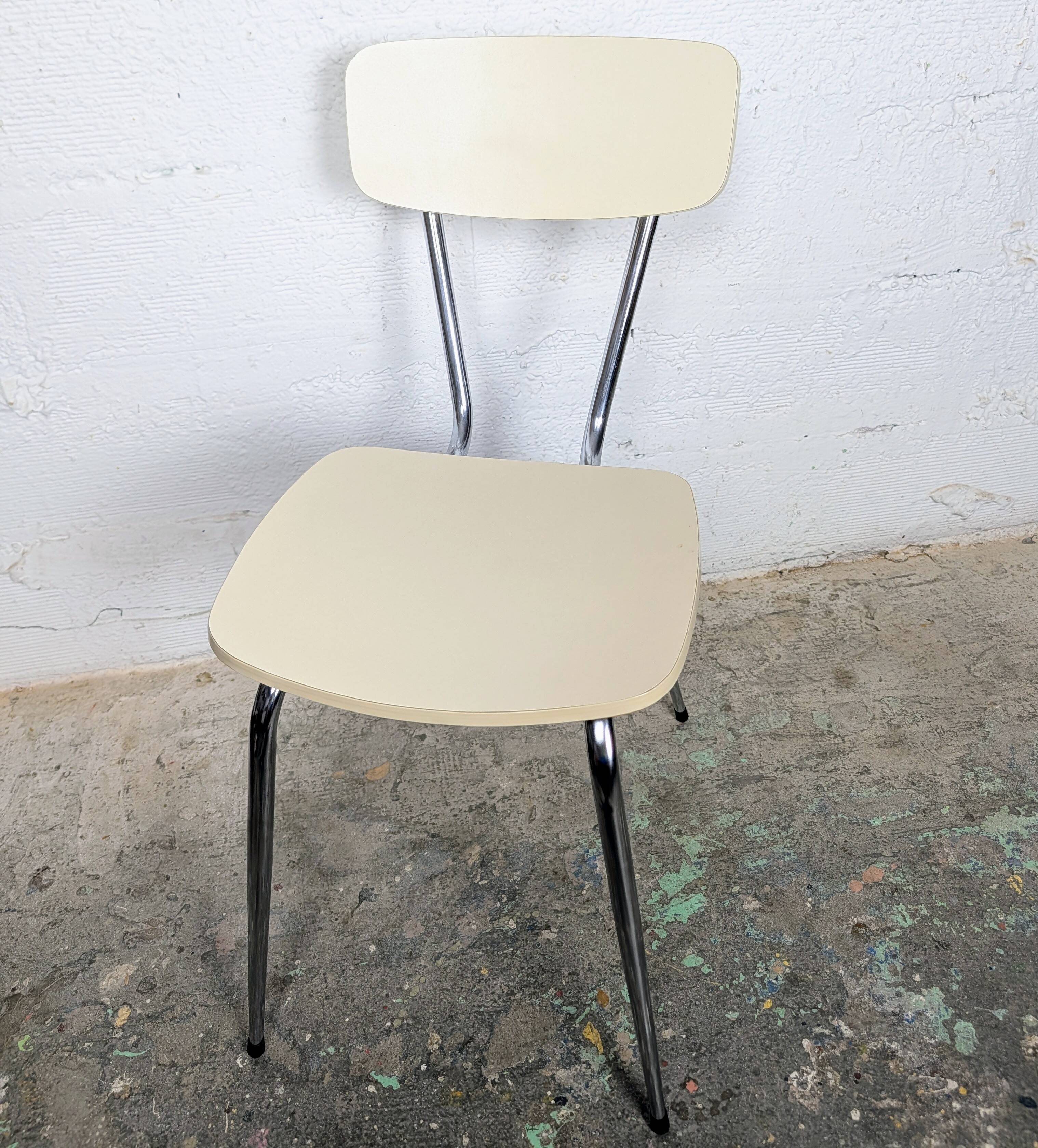 Chaise en formica