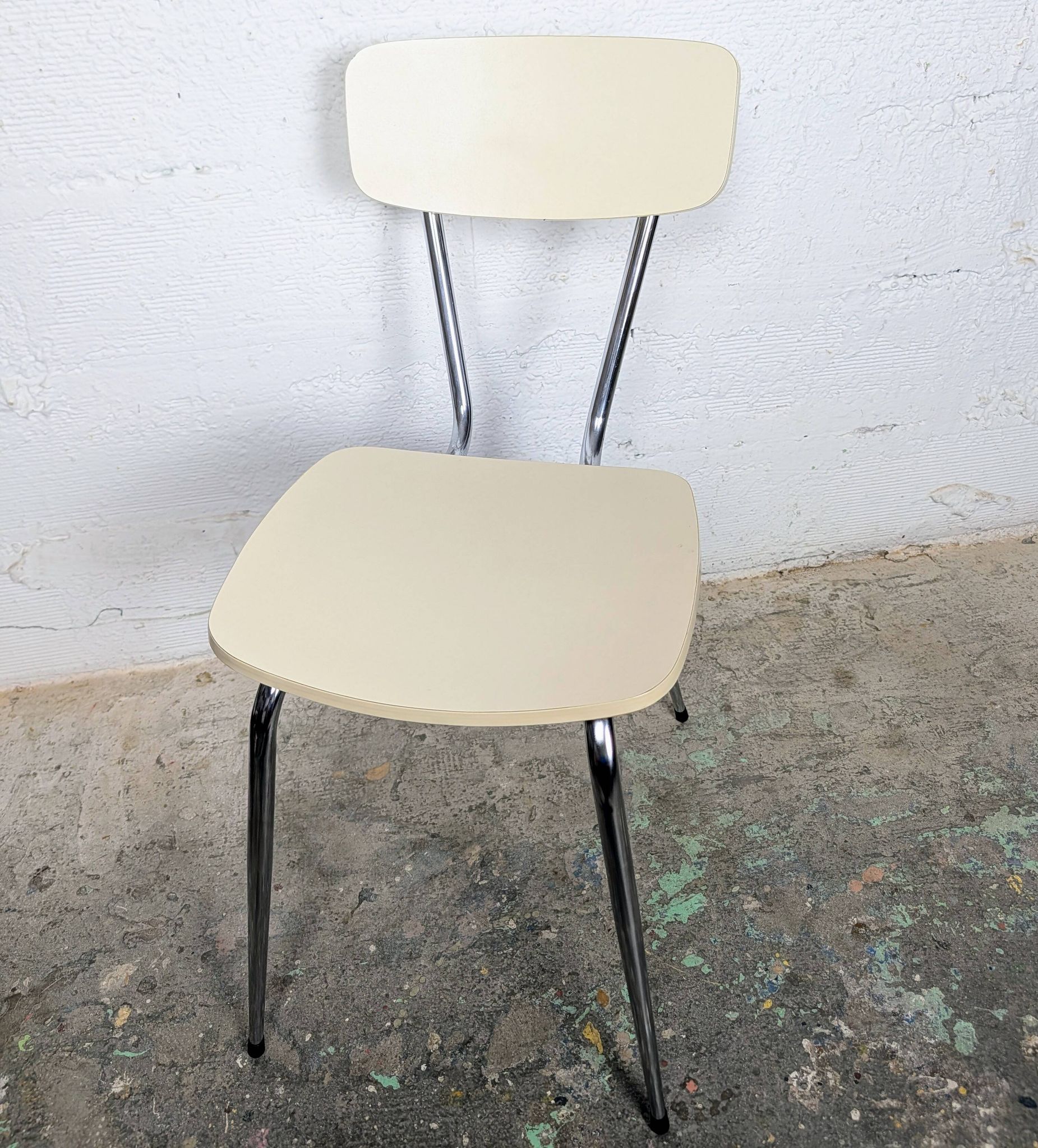 Chaise en formica