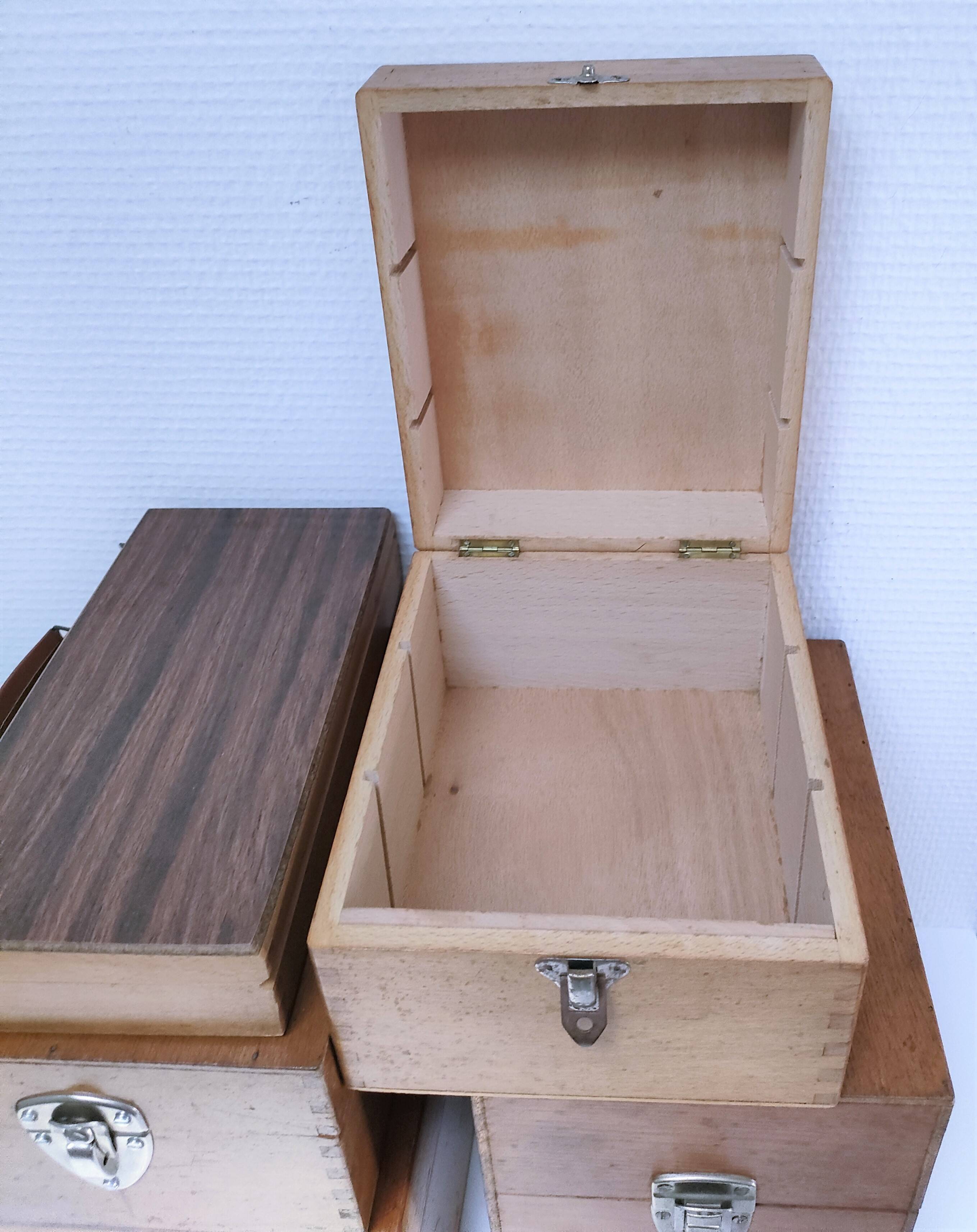 Cinq boîtes bois vintage