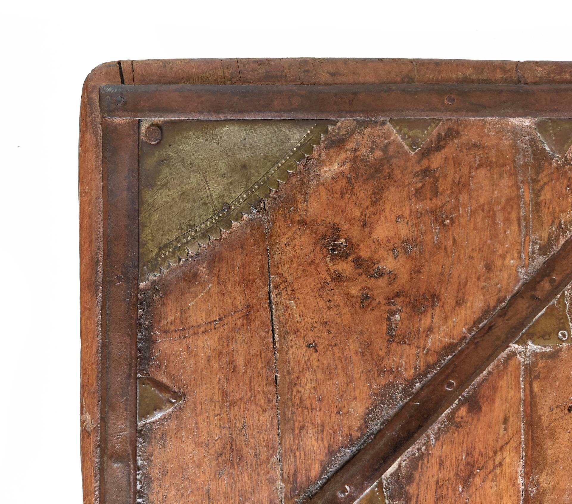 Ancient Indian ritual table of the Bajot type, wood and brass – Rajasthan