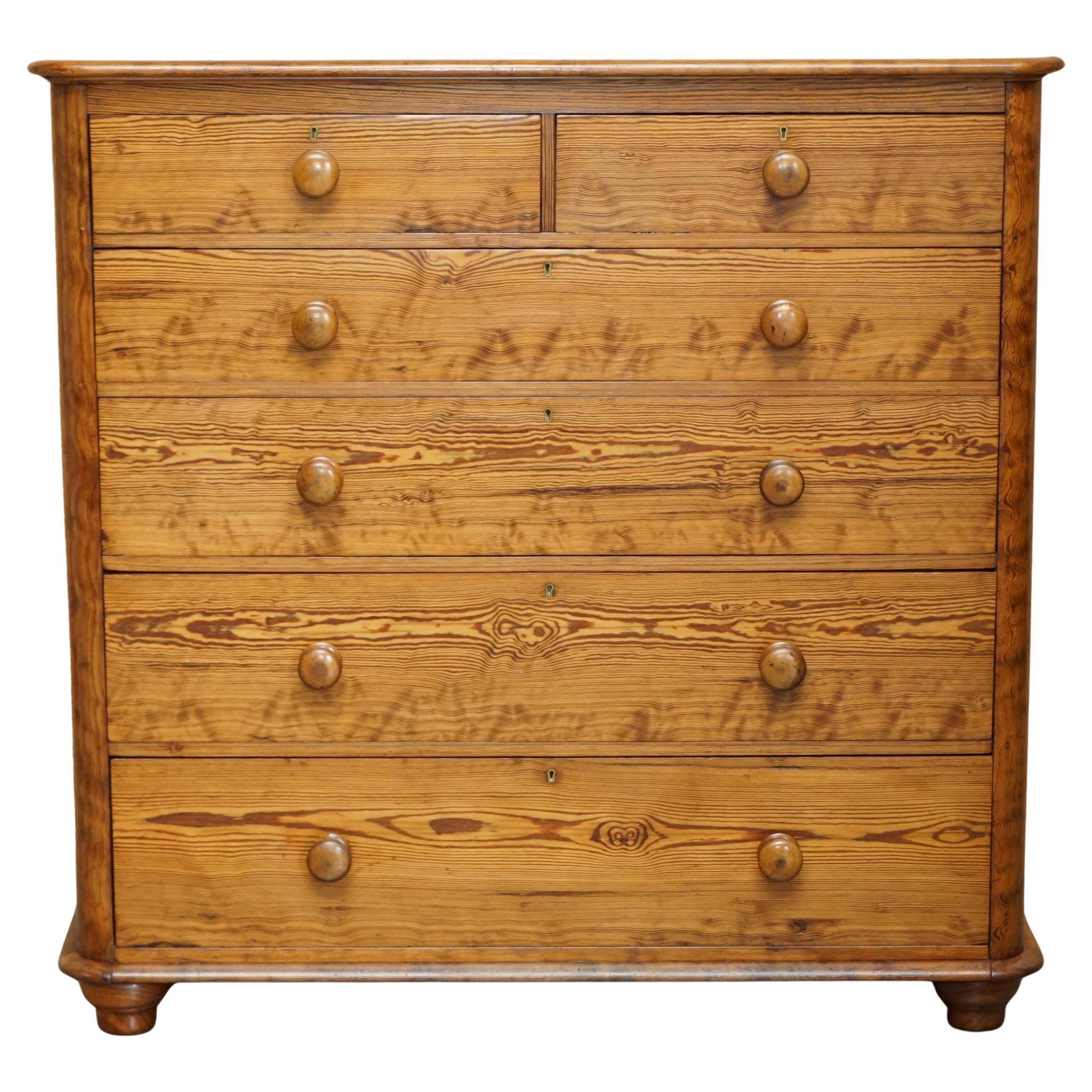 Large Victorian chest of drawers in solid pine from around 1880.
