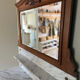 Commode de toilette ancienne, marbre blanc et miroir biseauté
