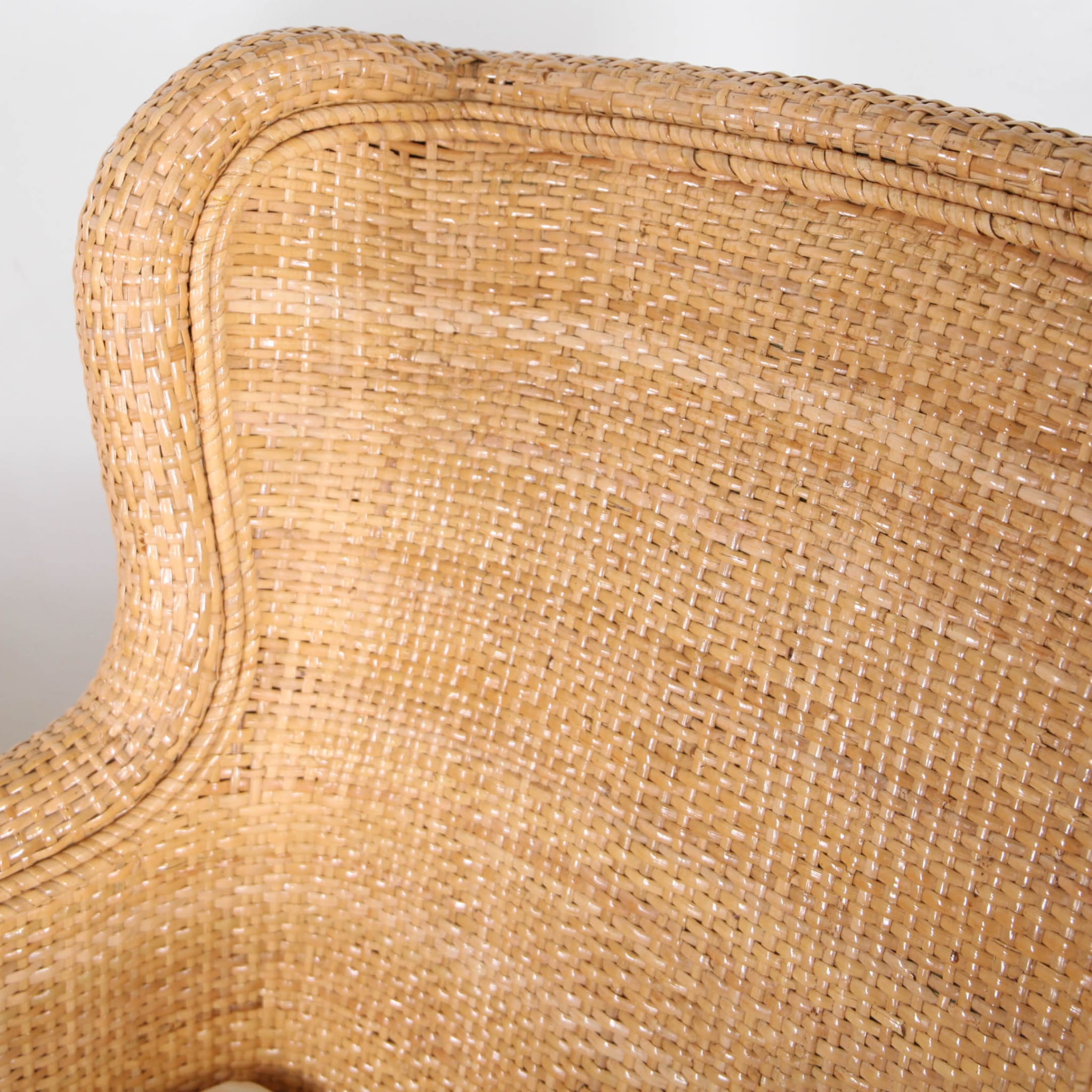 Paire de fauteuils club en rotin