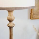 Vintage floor lamp in turned wood with aged effect.